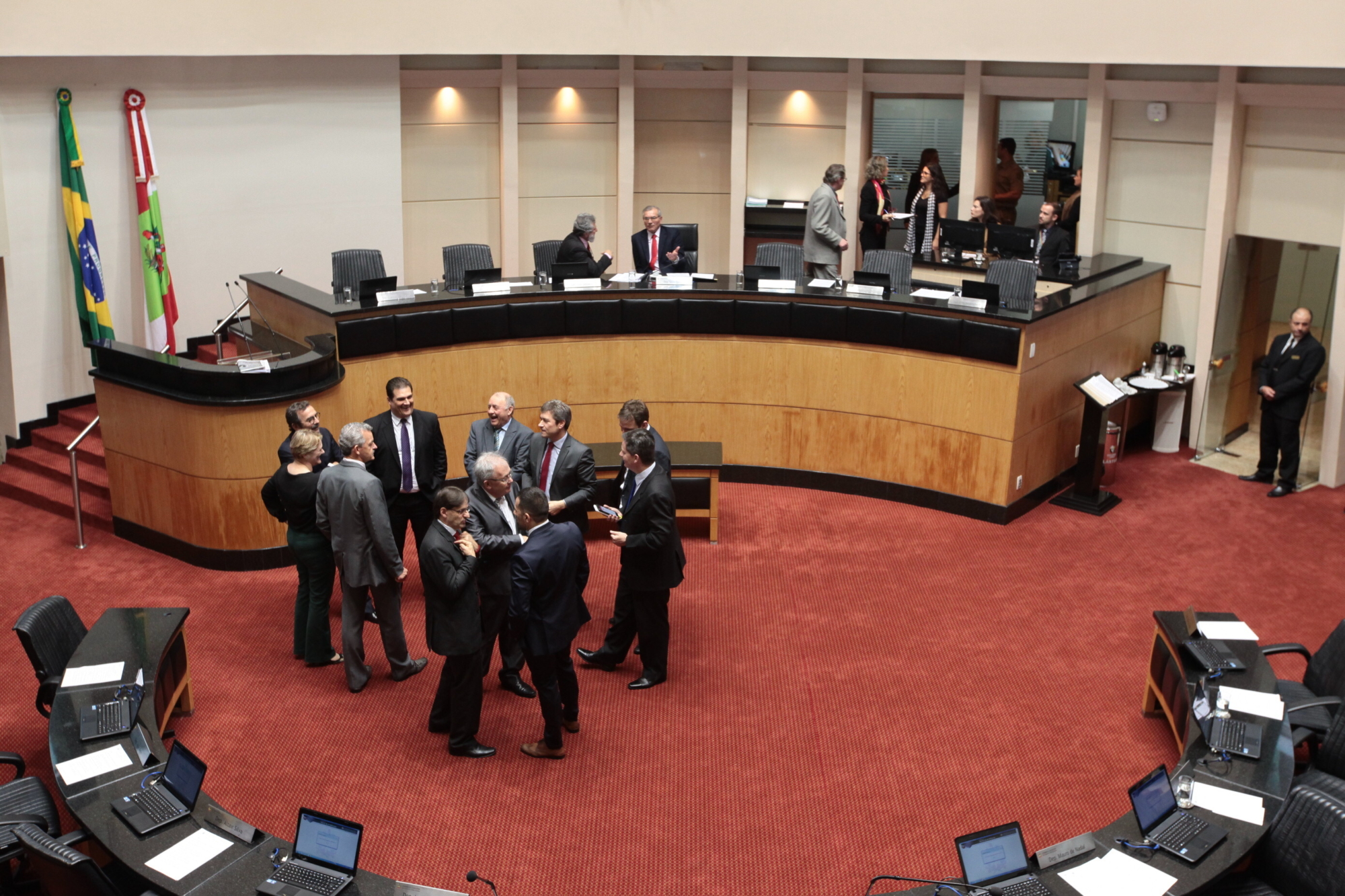 Privatizações, reforma política e contas do governo de SC no foco dos deputados