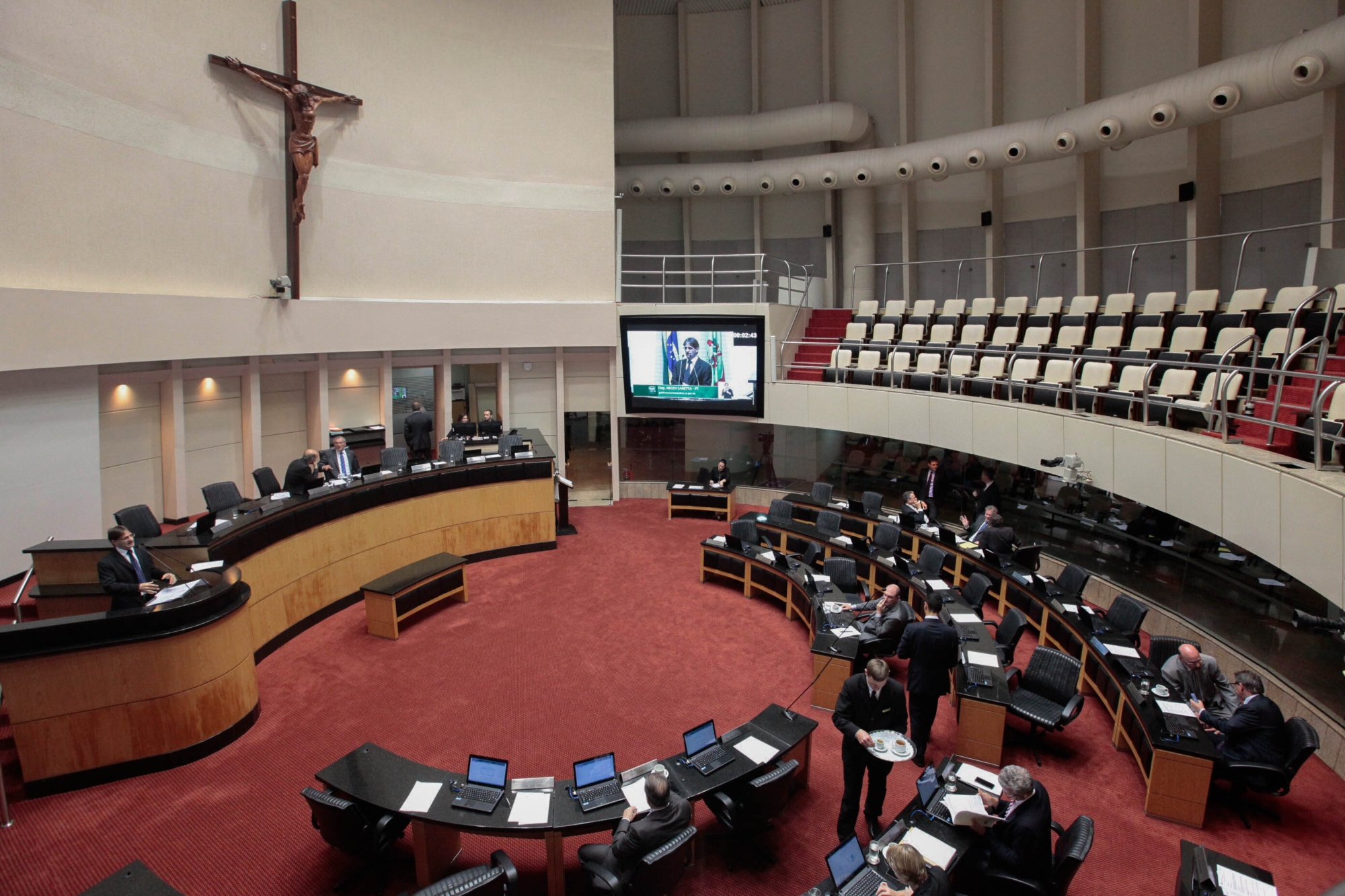 Crise chega a Santa Catarina e parlamentares indagam pelos culpados