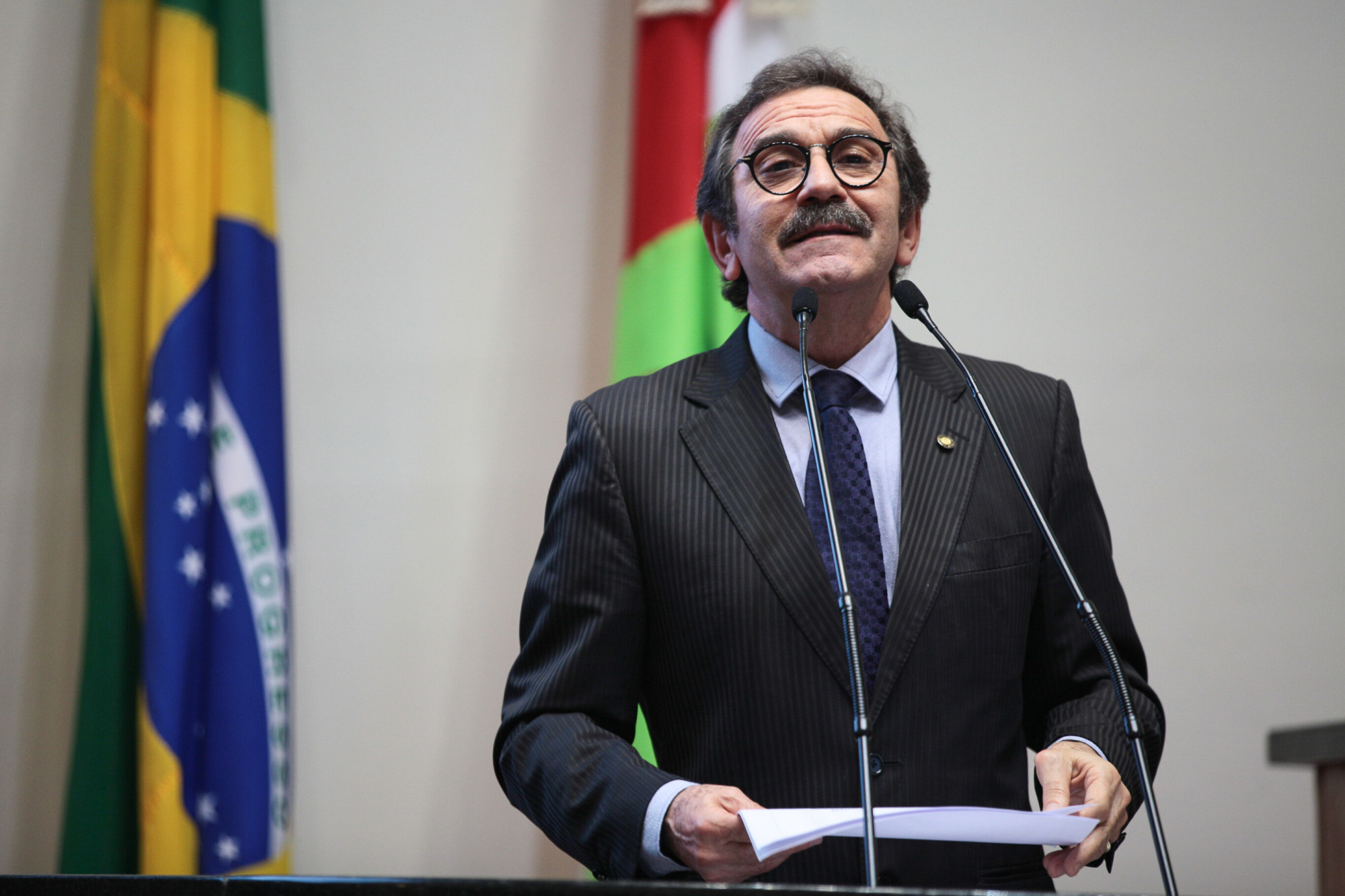 Crise na saúde volta ao plenário e deputados criticam defasagem da tabela SUS