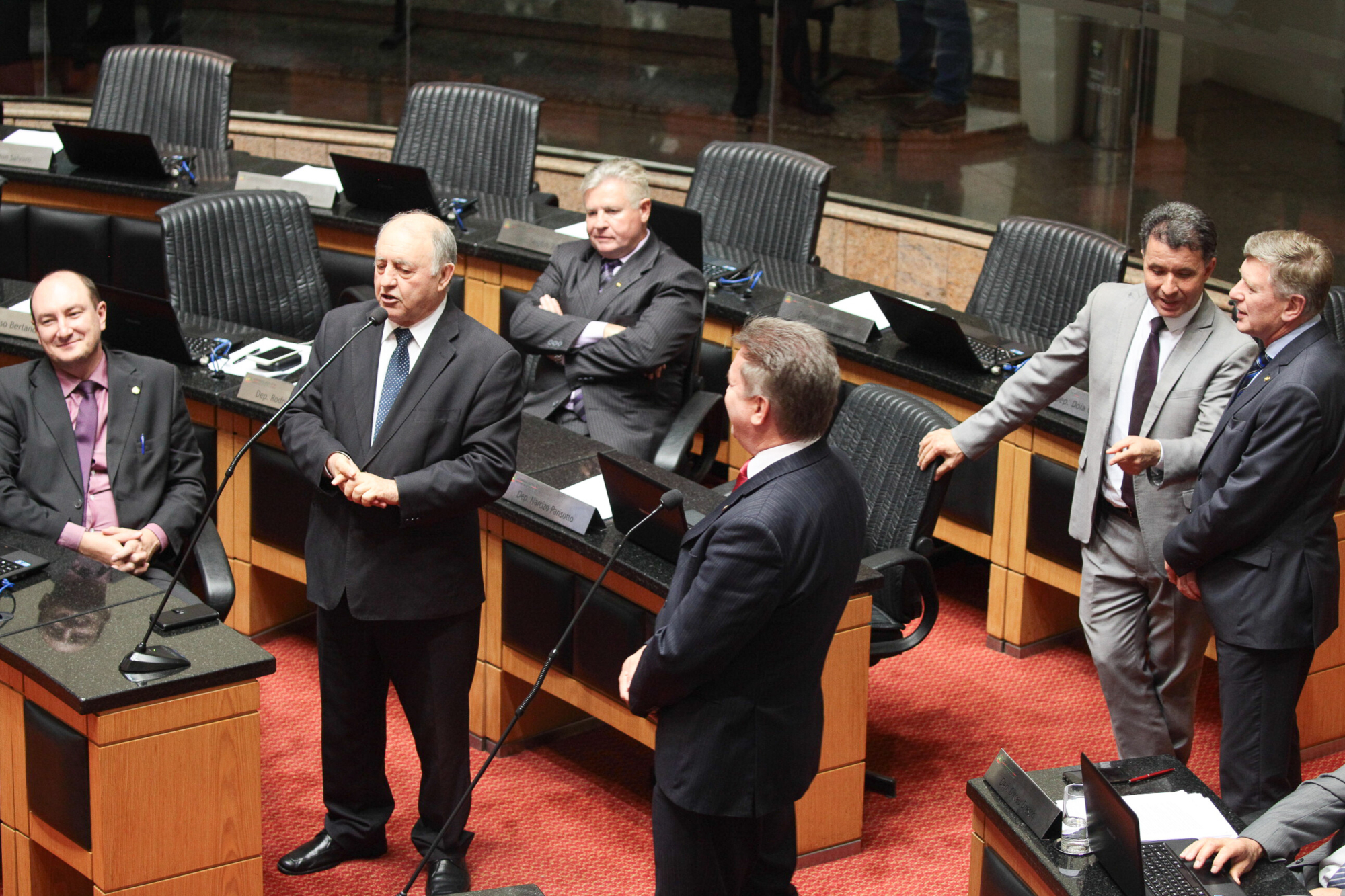 Pronunciamentos dos deputados na sessão desta terça (12)