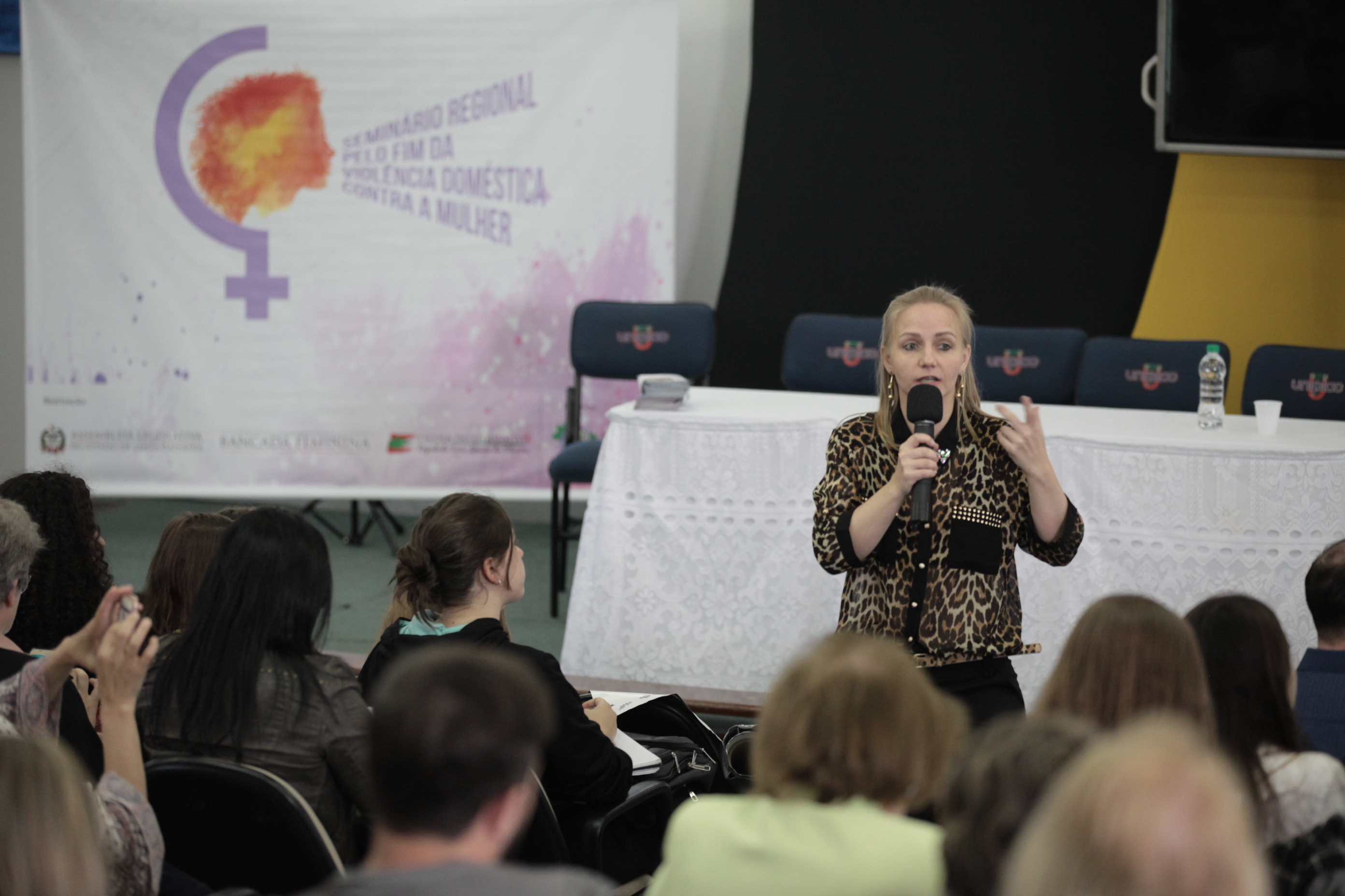 Pelo fim da violência Doméstica contra a Mulher - Lages. Dra. Mareli Eliane Graup (UNIPLAC)