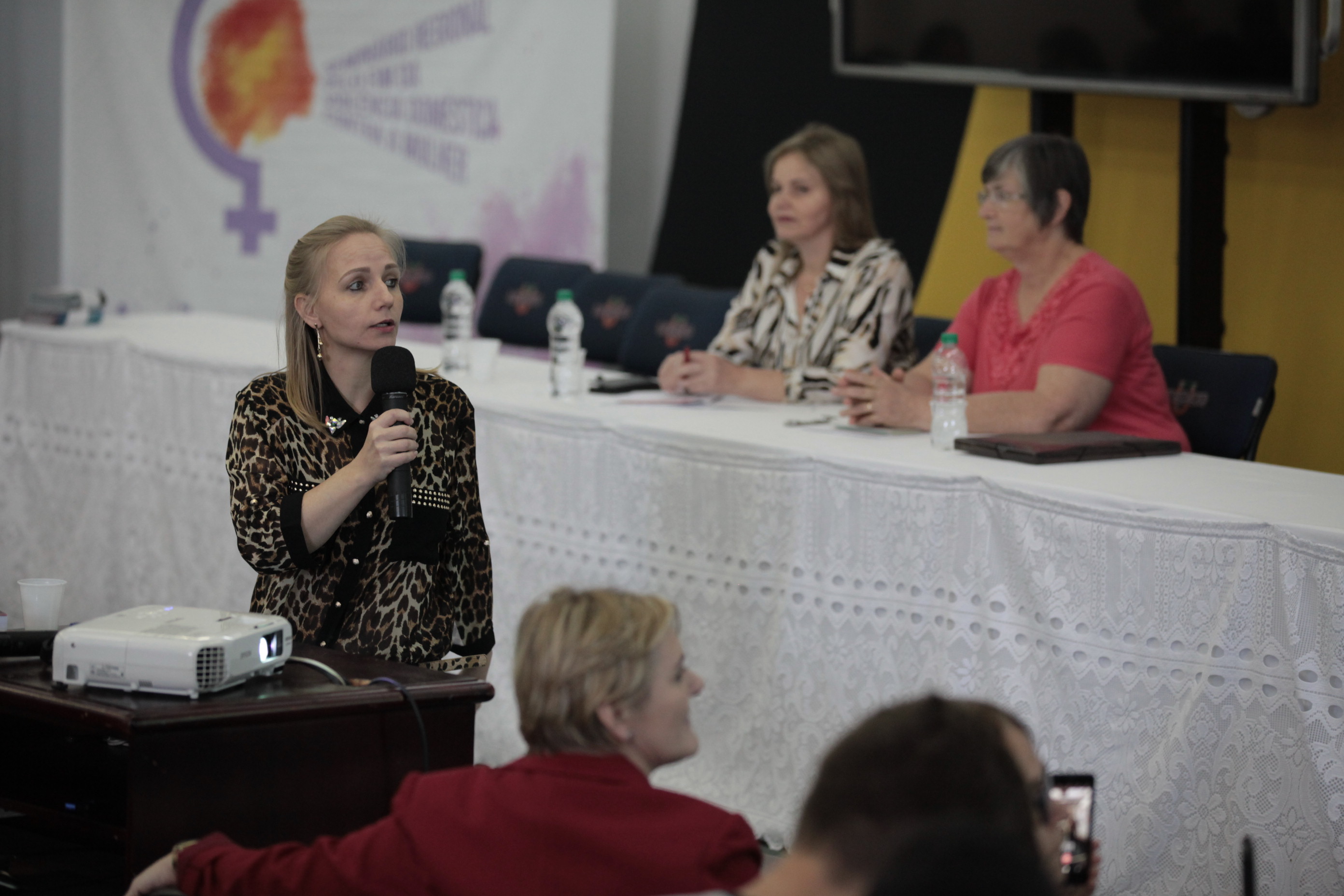 Pelo fim da violência Doméstica contra a Mulher - Lages. Dra. Mareli Eliane Graup (UNIPLAC)