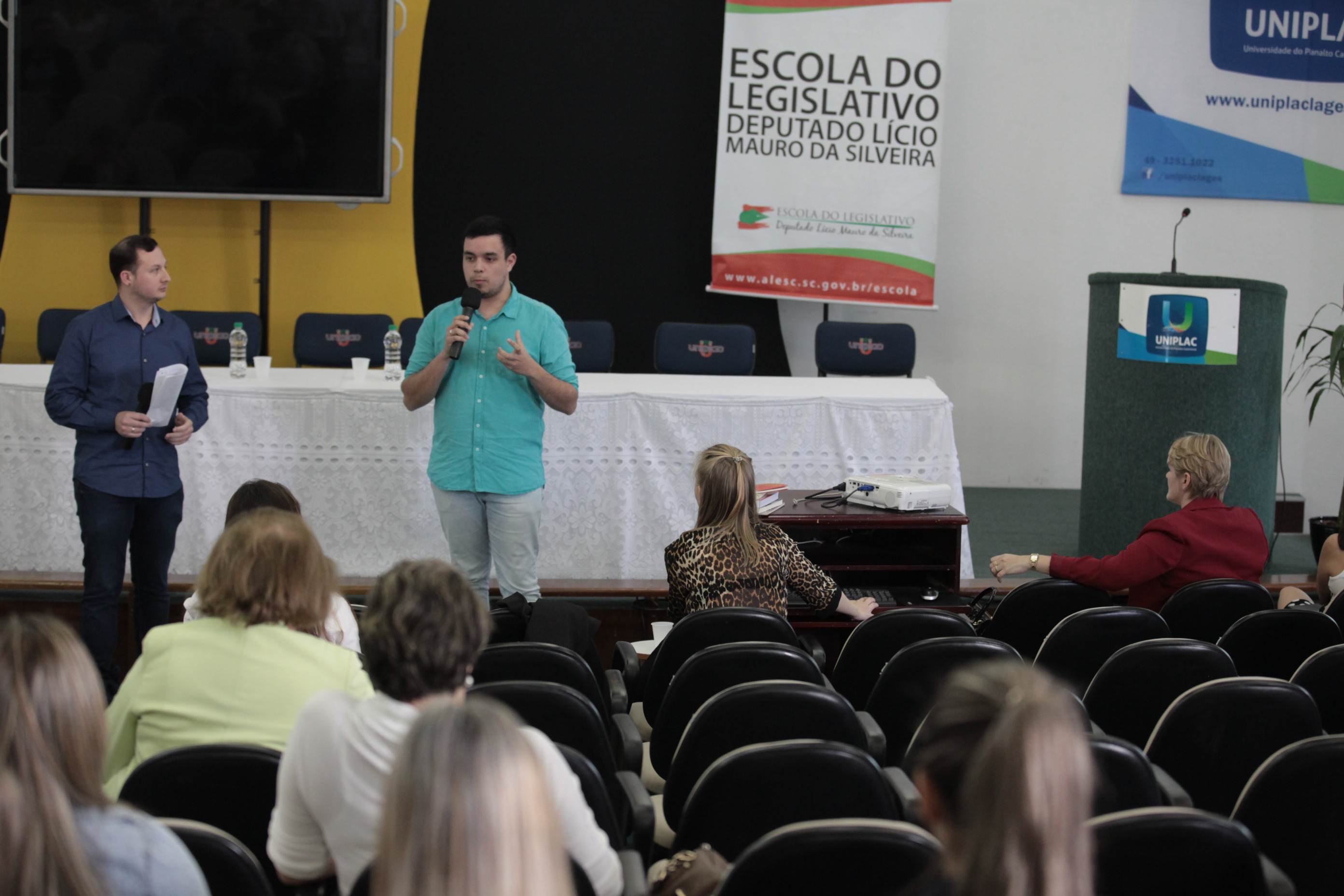 Apresentação do Mapa da Violência (2012 - 2015) pelos jornalistas Vinicius Prado e Halyson Kratz.