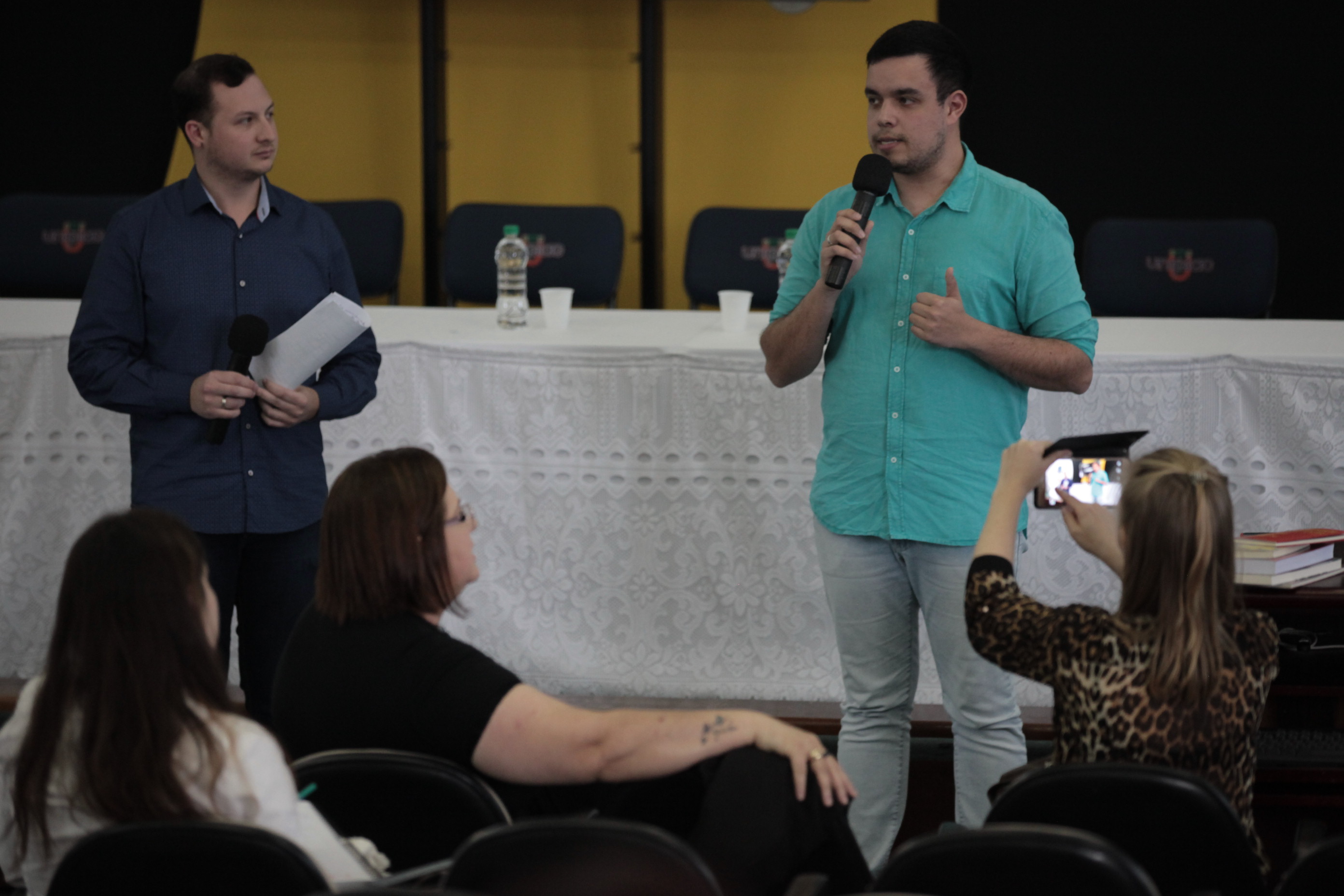 Apresentação do Mapa da Violência (2012 - 2015) pelos jornalistas Vinicius Prado e Halyson Kratz.