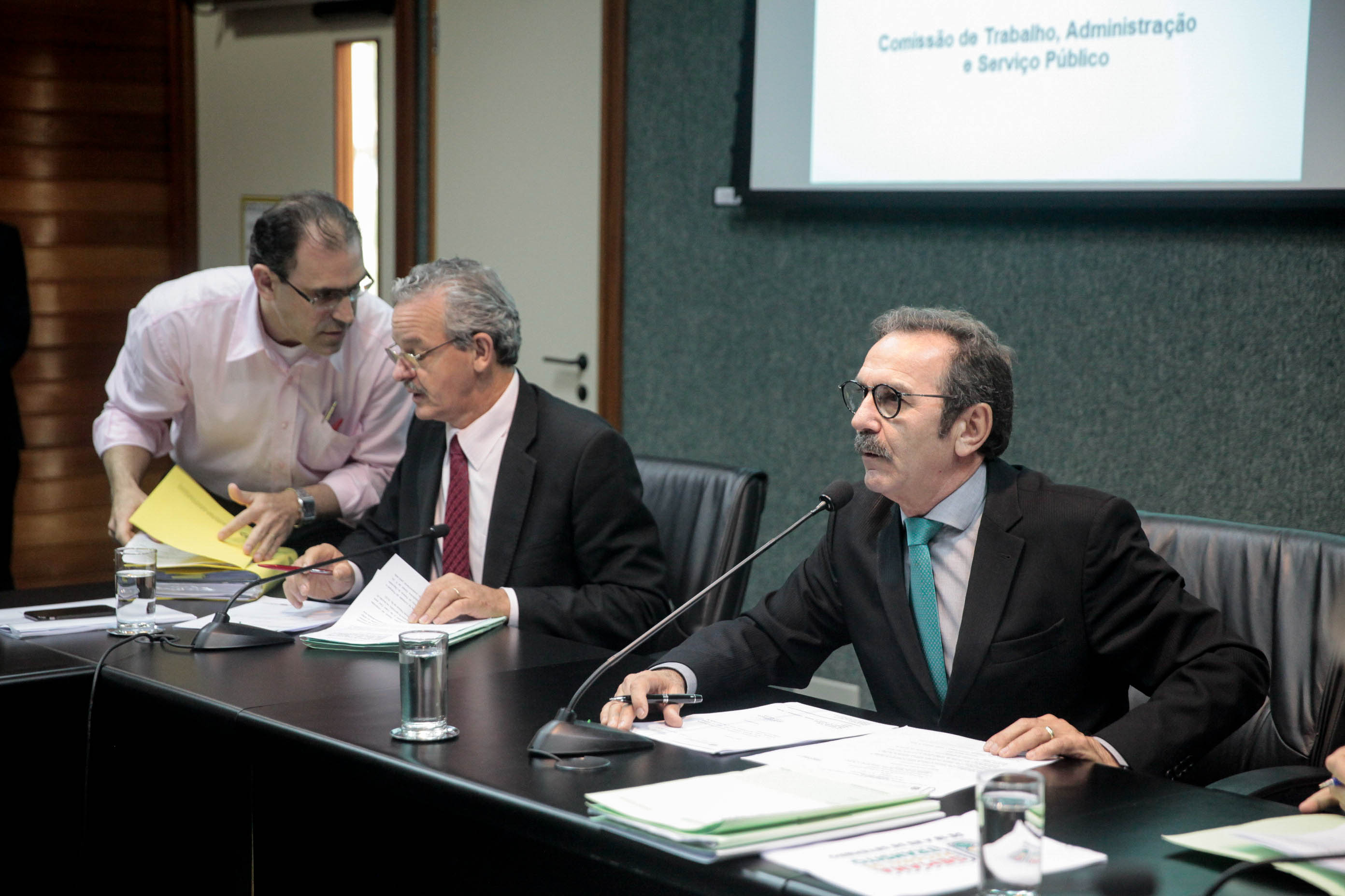 Comissão de Trabalho, Administração e Serviços Públicos.