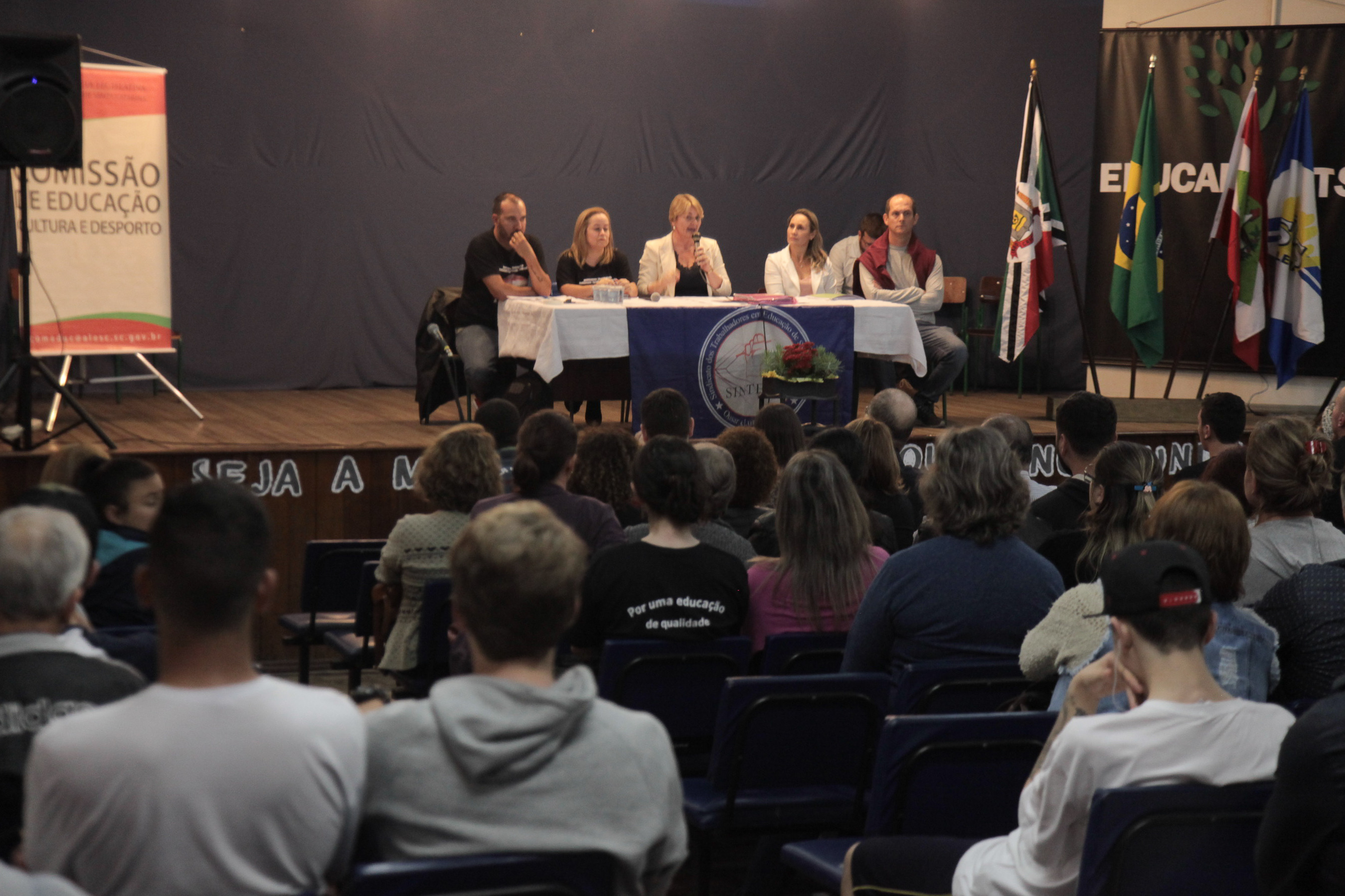 Audiência Pública da Comissão de Educação sobre a Municipalização das Escolas da Regional de Criciúma/SC.