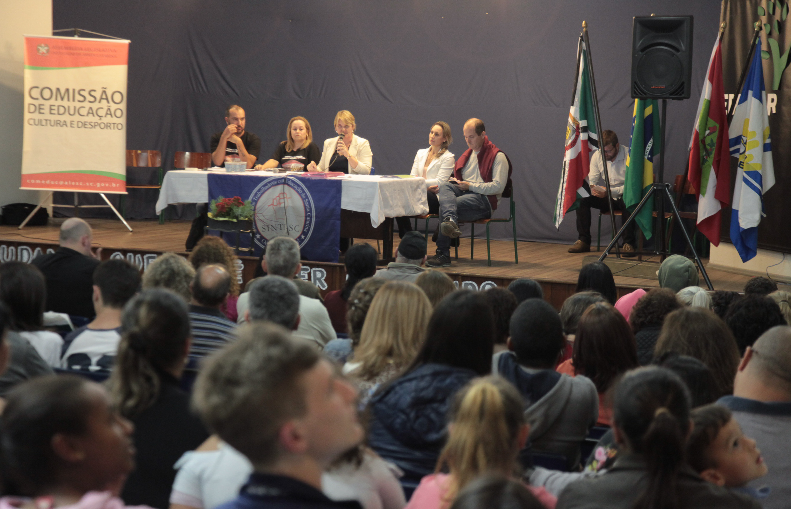Audiência Pública da Comissão de Educação sobre a Municipalização das Escolas da Regional de Criciúma/SC.