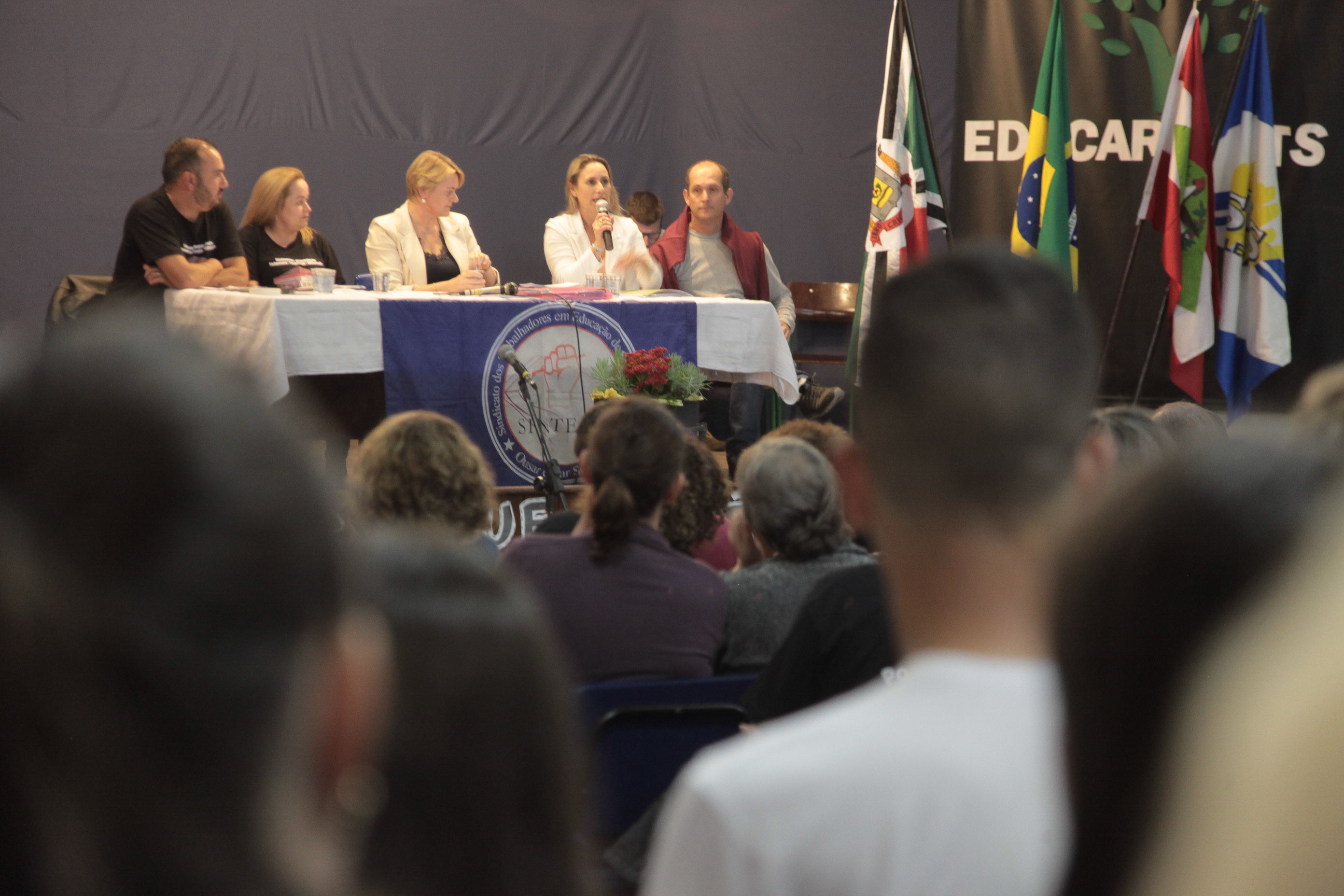 Audiência Pública da Comissão de Educação sobre a Municipalização das Escolas da Regional de Criciúma/SC.