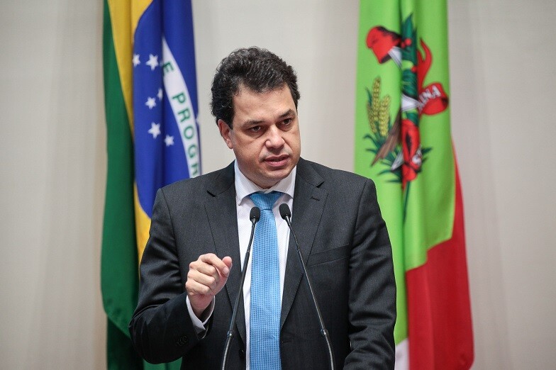 “A violência que ocorre nas escolas é reflexo da violência generalizada que tomou conta do país”