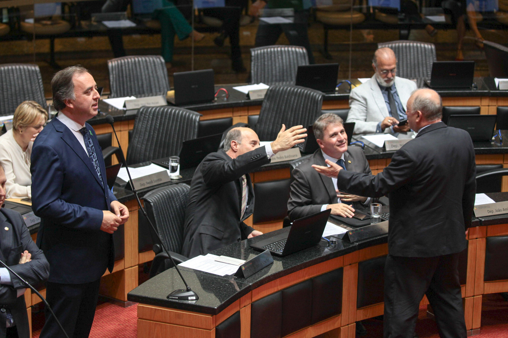 Acidentes de trânsito custam R$ 1,6 bilhão aos cofres da saúde, afirma deputado