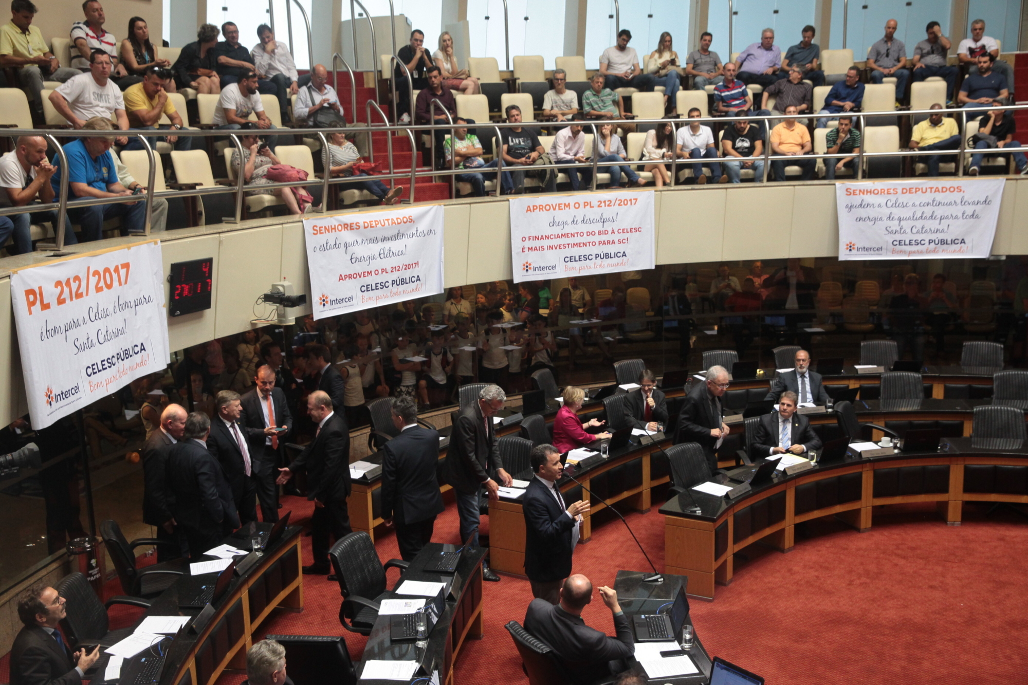 Parlamento aprova garantias do Estado para empréstimos da Celesc