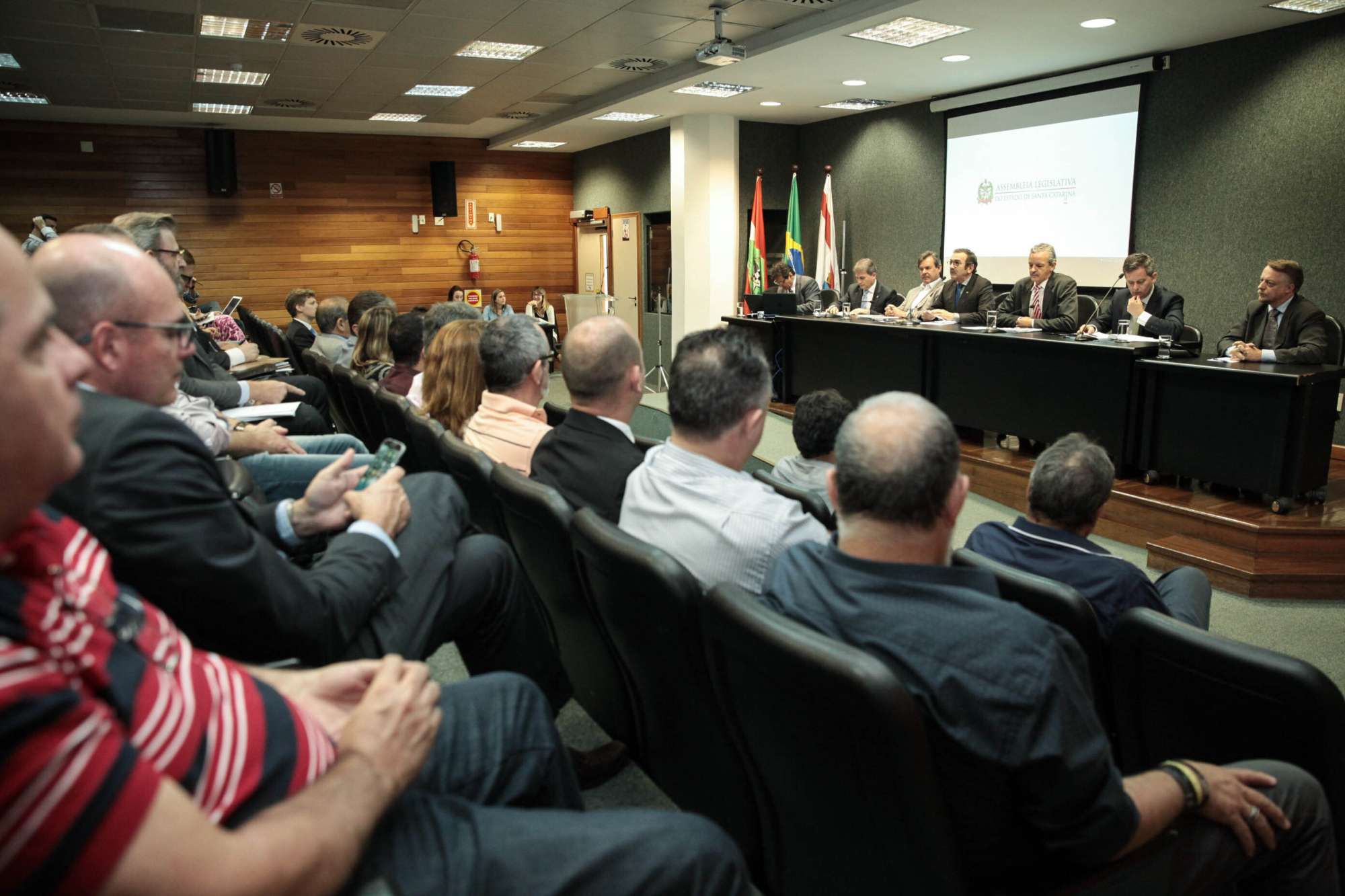 Audiência pública debate denúncias de assédio moral no Badesc