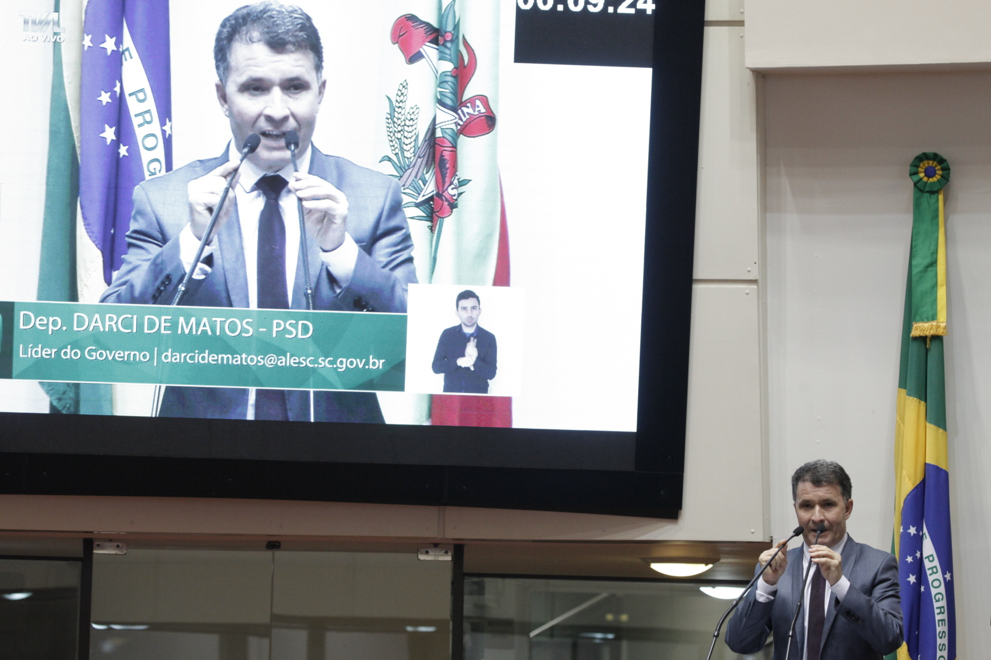 Deputados governistas criticam imprensa e culpam União por crise na saúde
