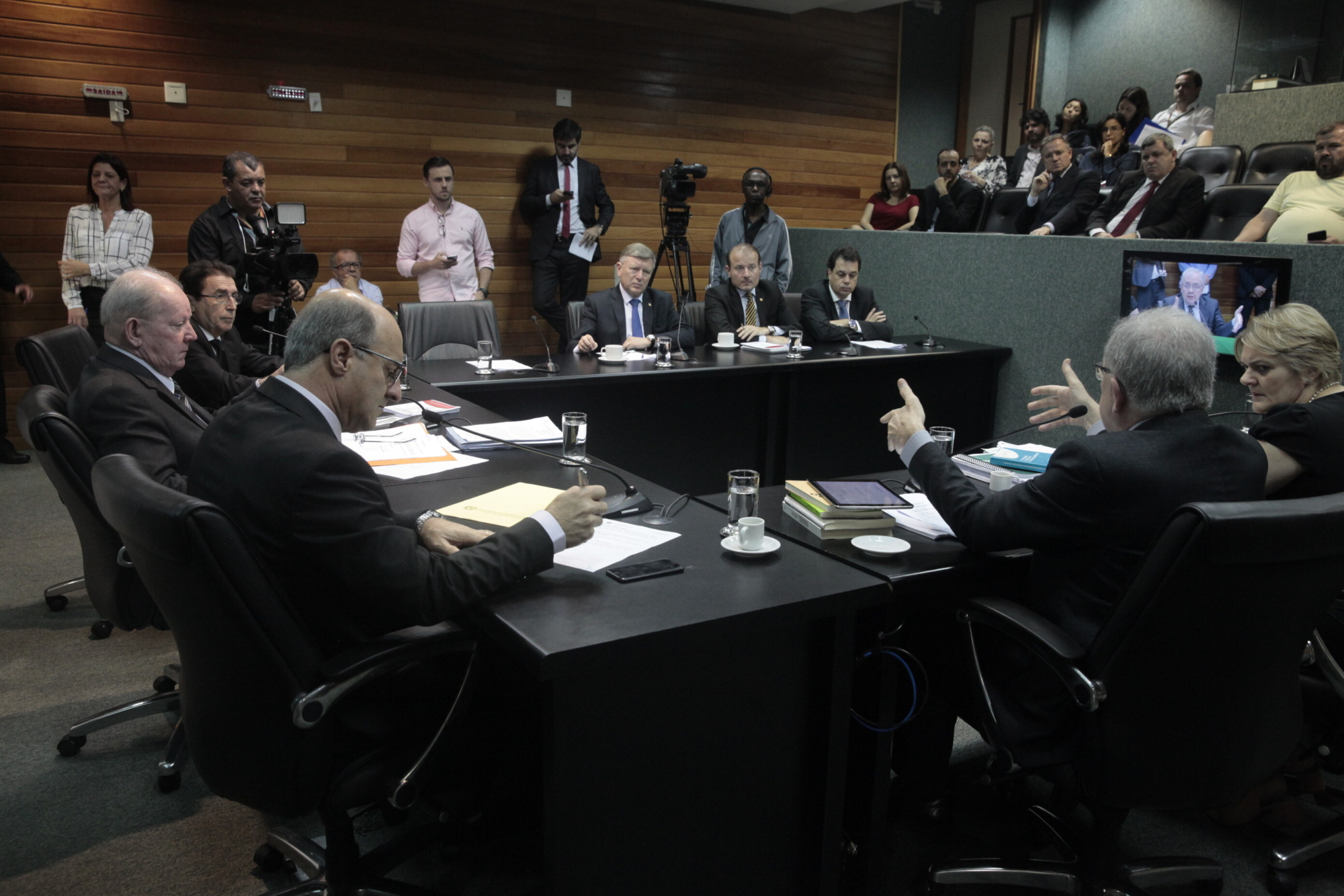Deputados debatem MP que reduz repasse governamental para SC Saúde