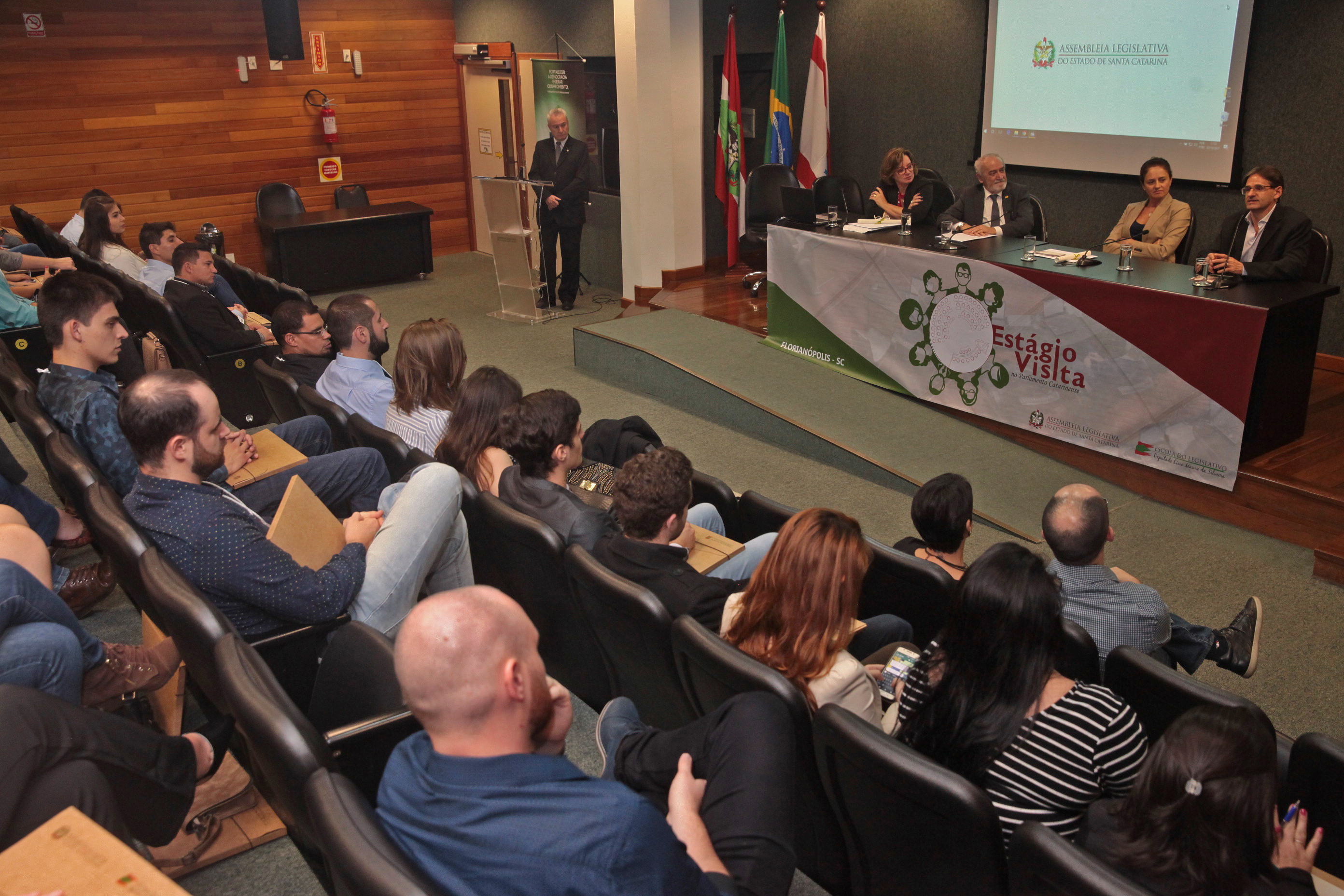 Escola do Legislativo Promove Estágio Visita ao Parlamento Catarinense.