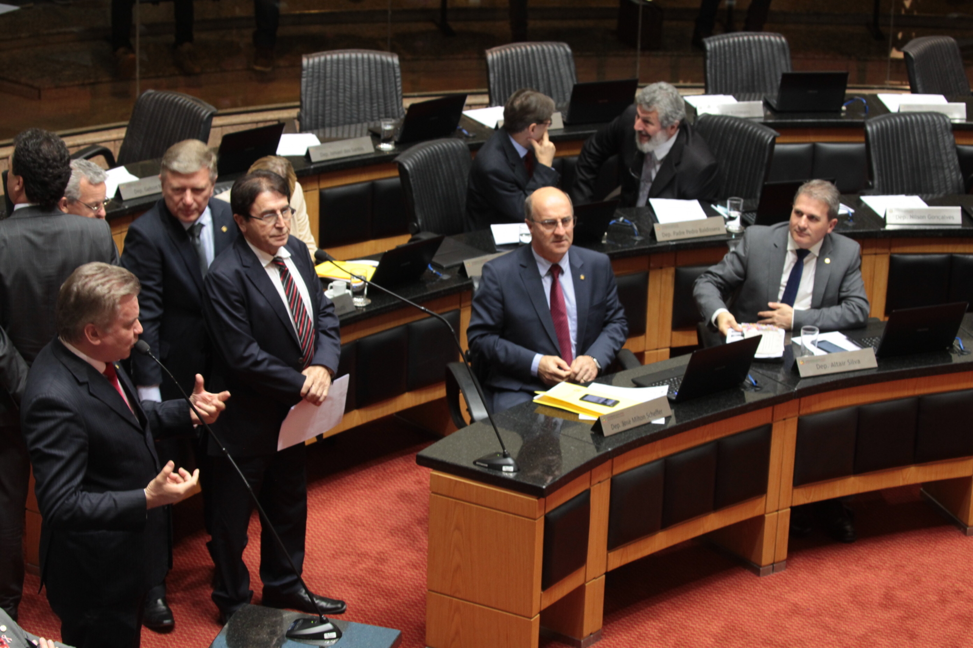 Pronunciamentos dos deputados na sessão desta terça (03)
