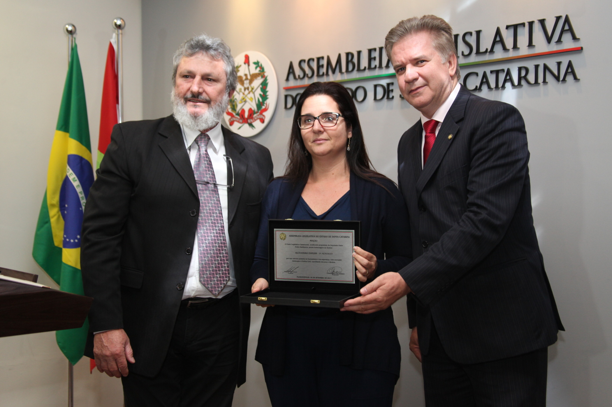 Alesc presta homenagem póstuma ao delegado Alcivandro Espezim