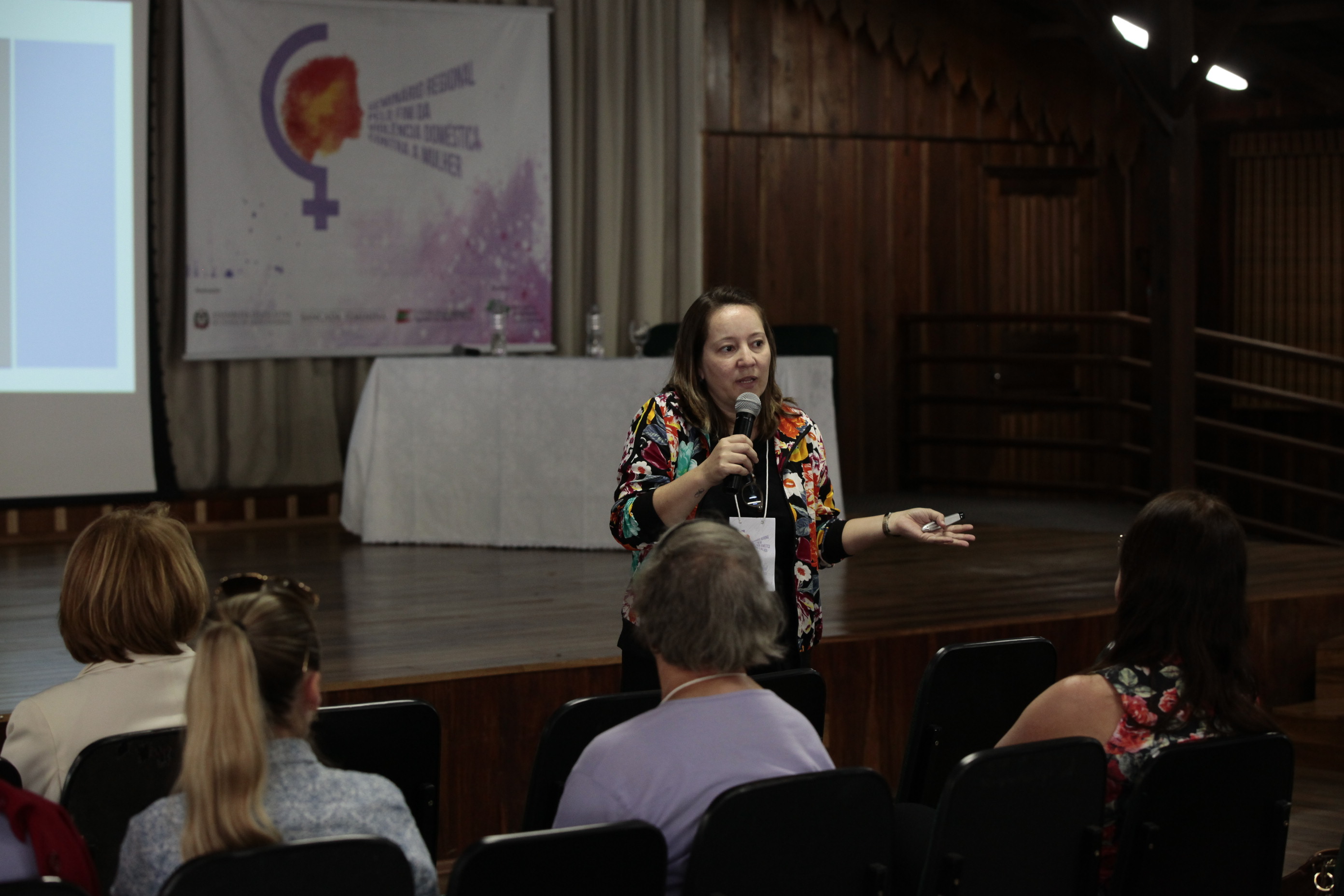 Seminário Regional pelo Fim da Violência Doméstica contra a Mulher - Orleans.