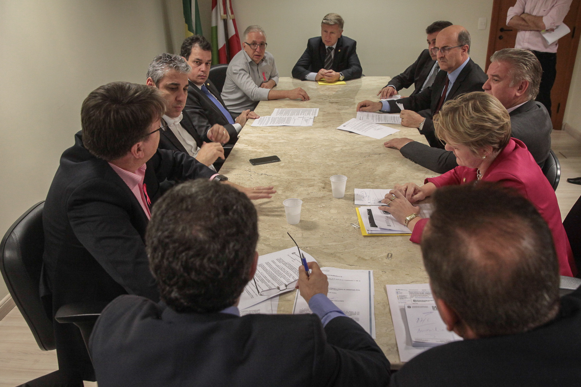 Reunião com o secretário de Estado da Educação Eduardo Deschamps.