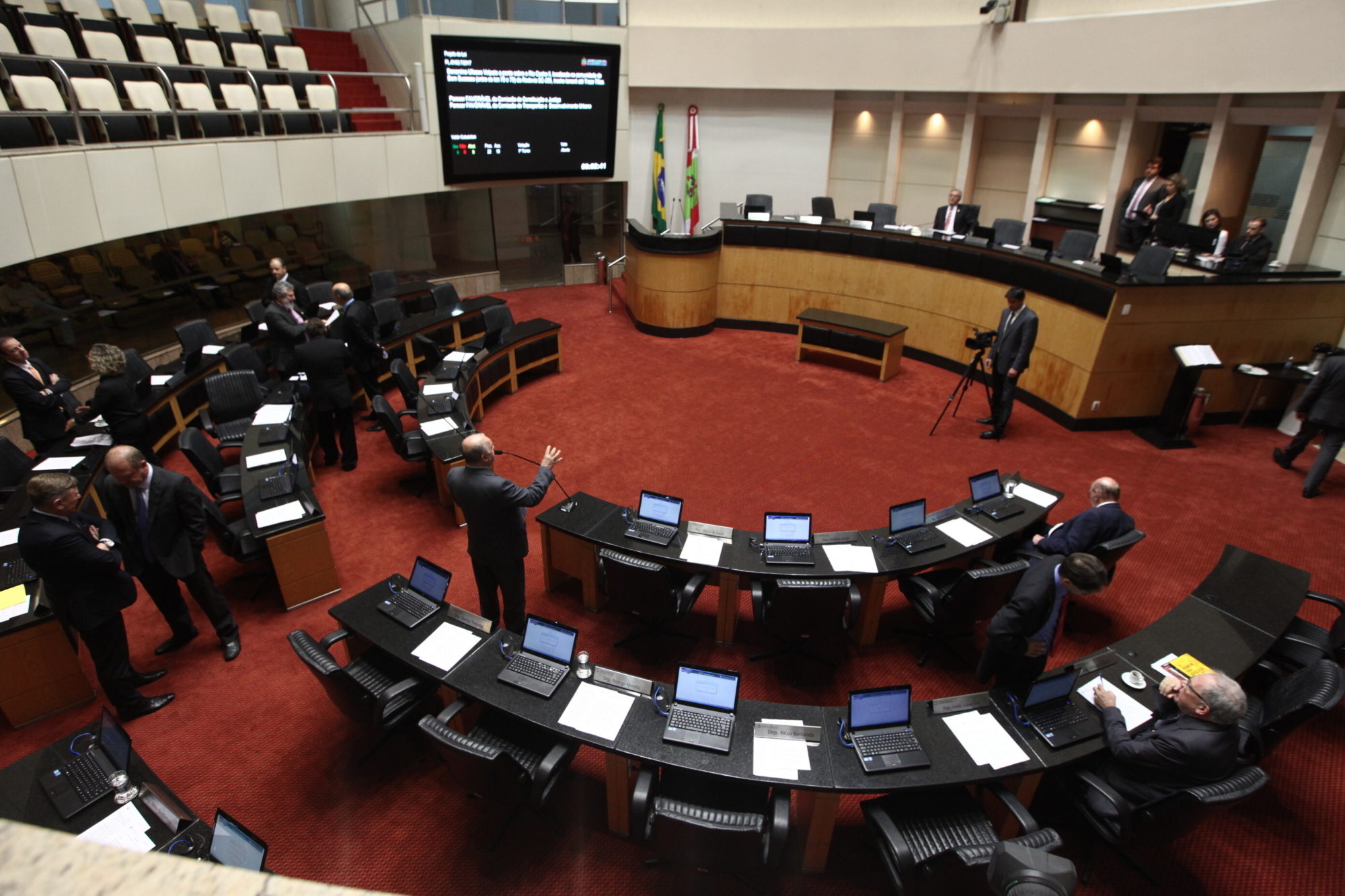 Pronunciamentos dos deputados na sessão desta terça (10)