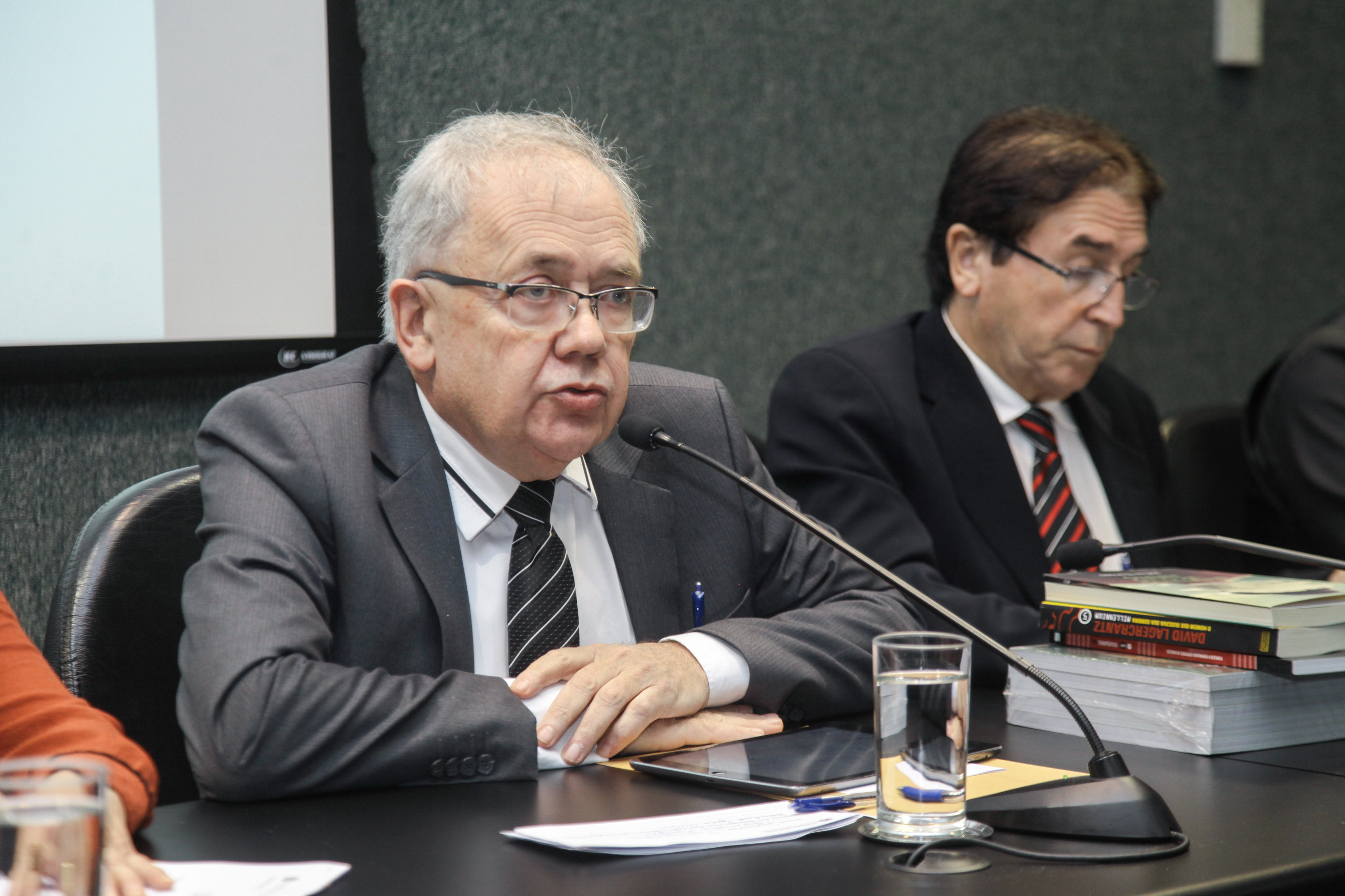 Deputado Fernando Coruja (PMDB). Audiência Pública Sobre Código Estadual de Proteção aos Animais.