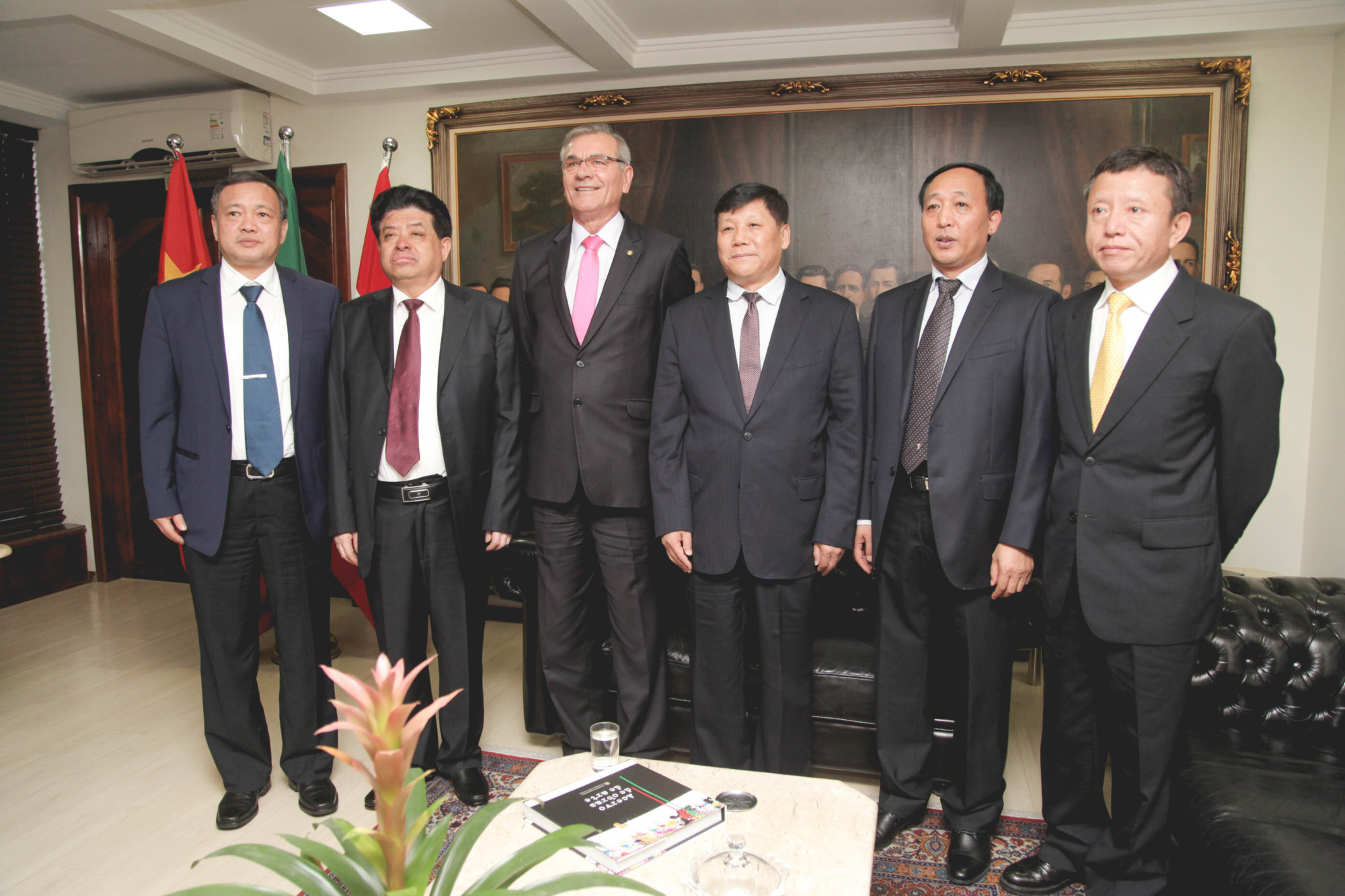 Parlamentares da província chinesa de Heilongjiang visitam a Alesc