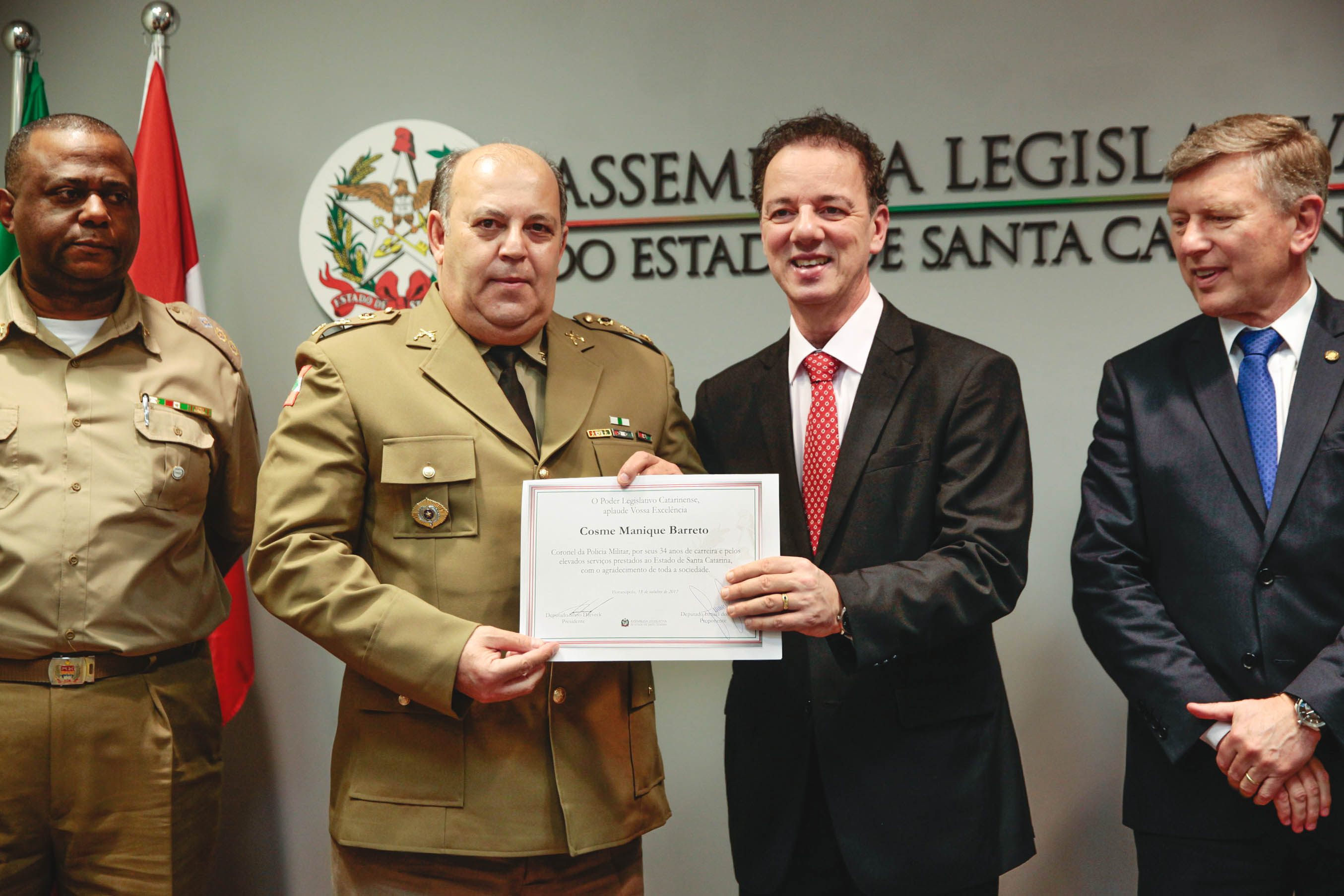 Coronel da Polícia Militar Cosme Manique Barreto recebe Moção de Aplausos.