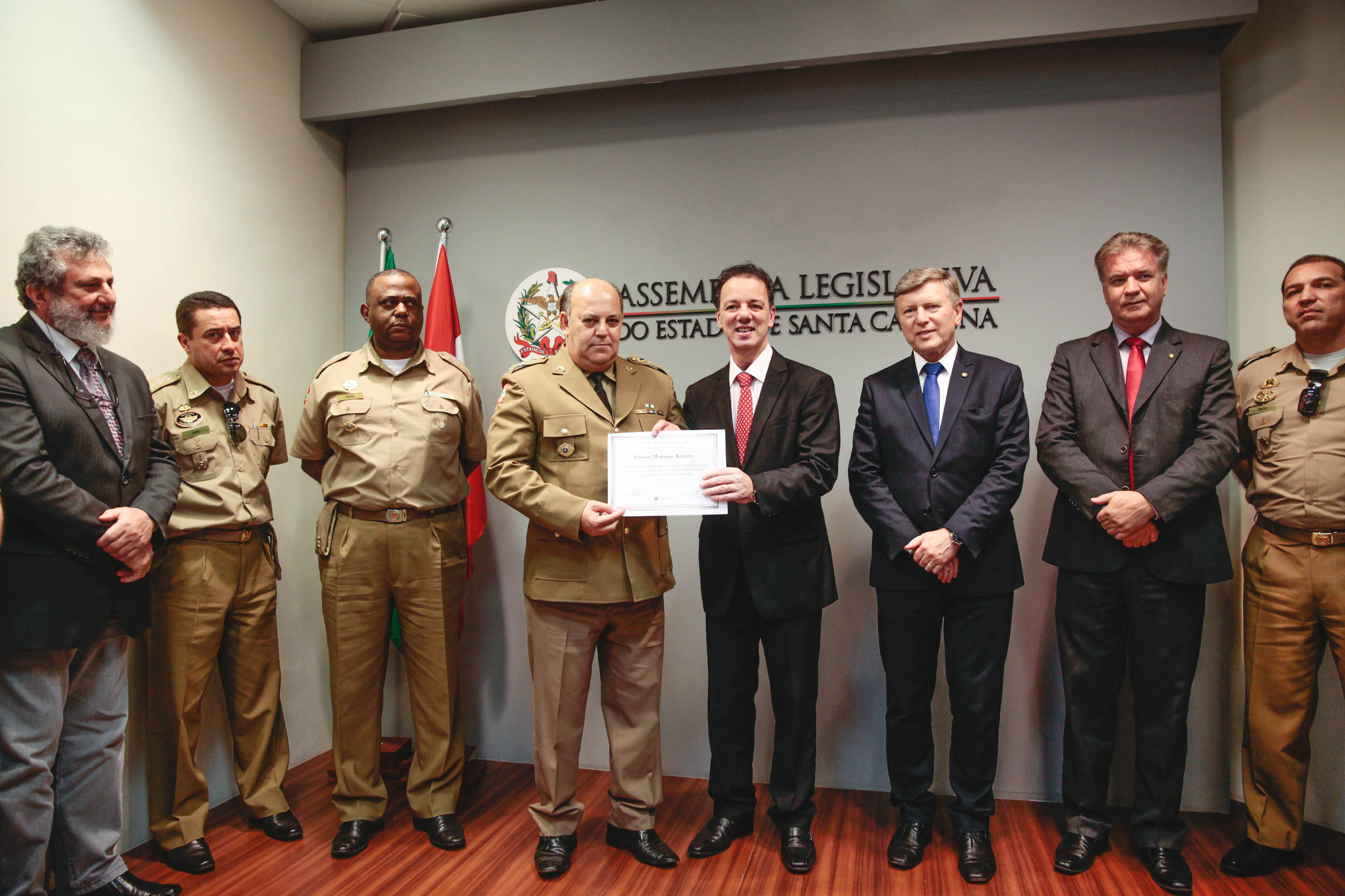Coronel da Polícia Militar Cosme Manique Barreto recebe Moção de Aplausos.