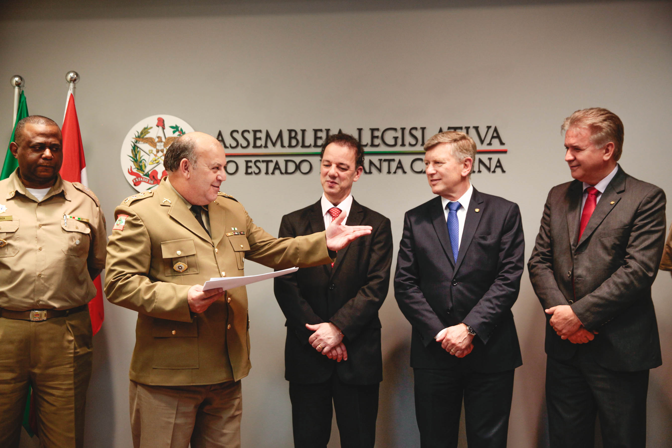 Coronel da Polícia Militar Cosme Manique Barreto recebe Moção de Aplausos.