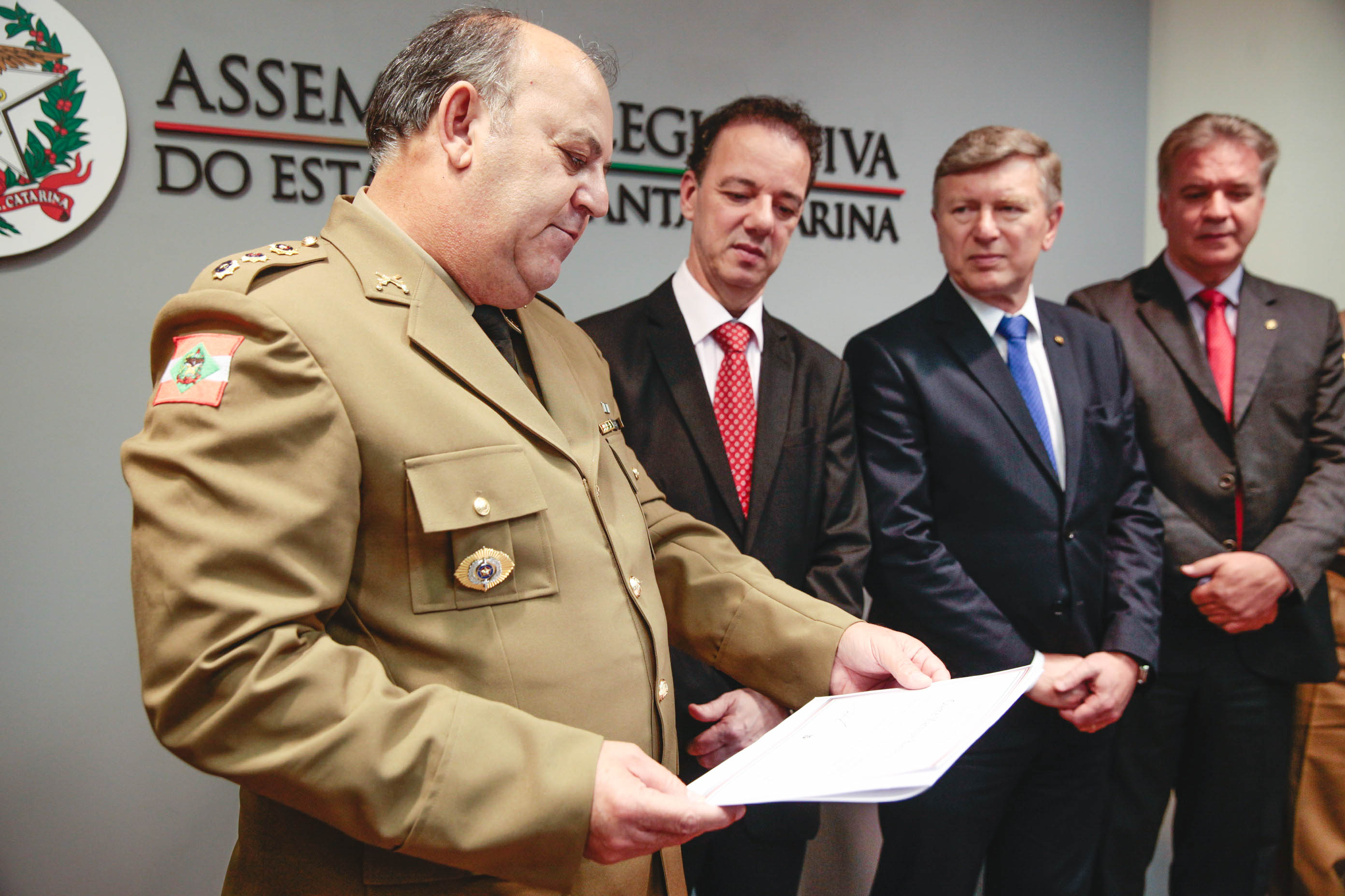 Coronel da Polícia Militar Cosme Manique Barreto recebe Moção de Aplausos.