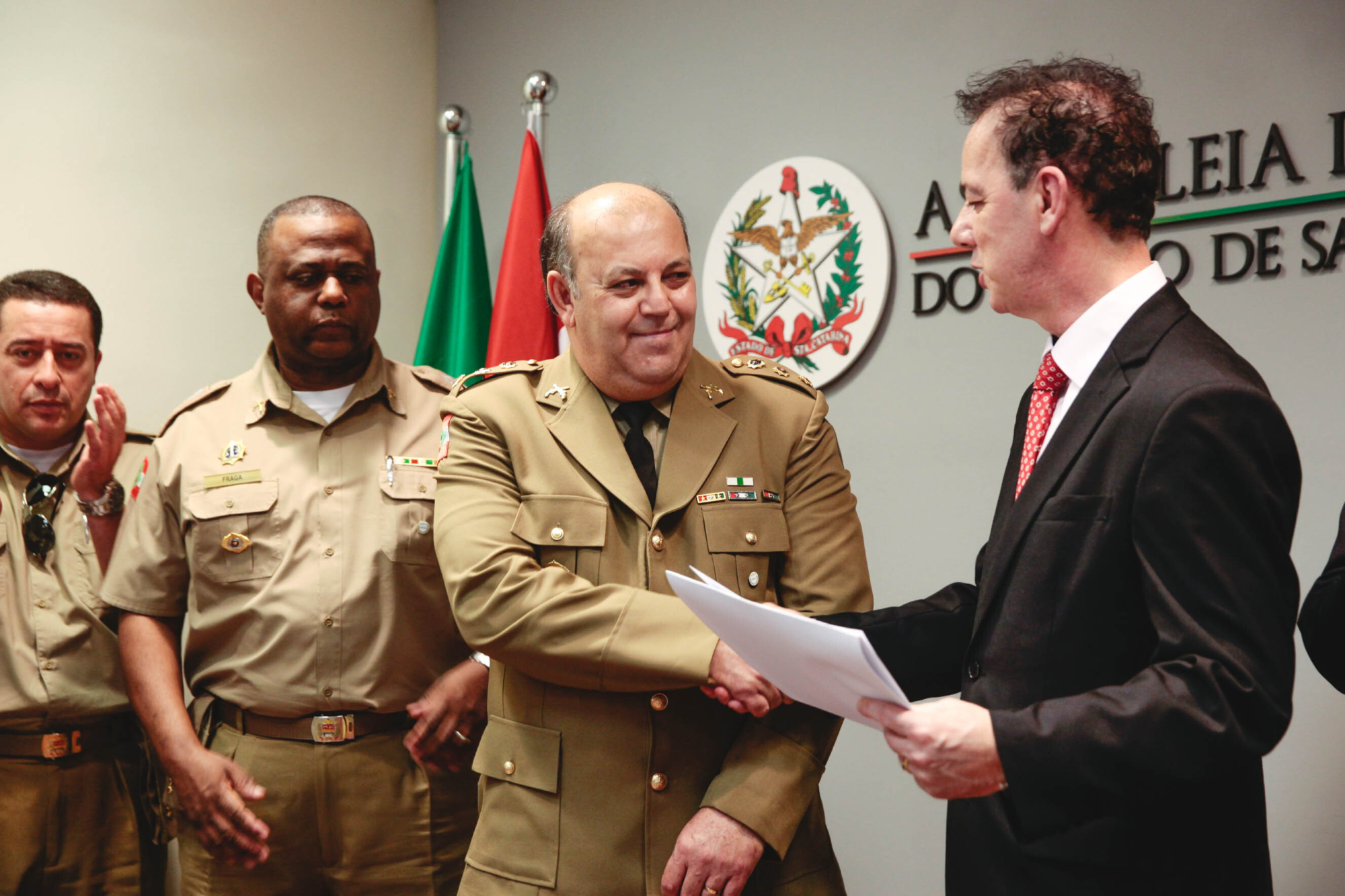 Coronel da Polícia Militar de Santa Catarina recebe homenagem da Assembleia