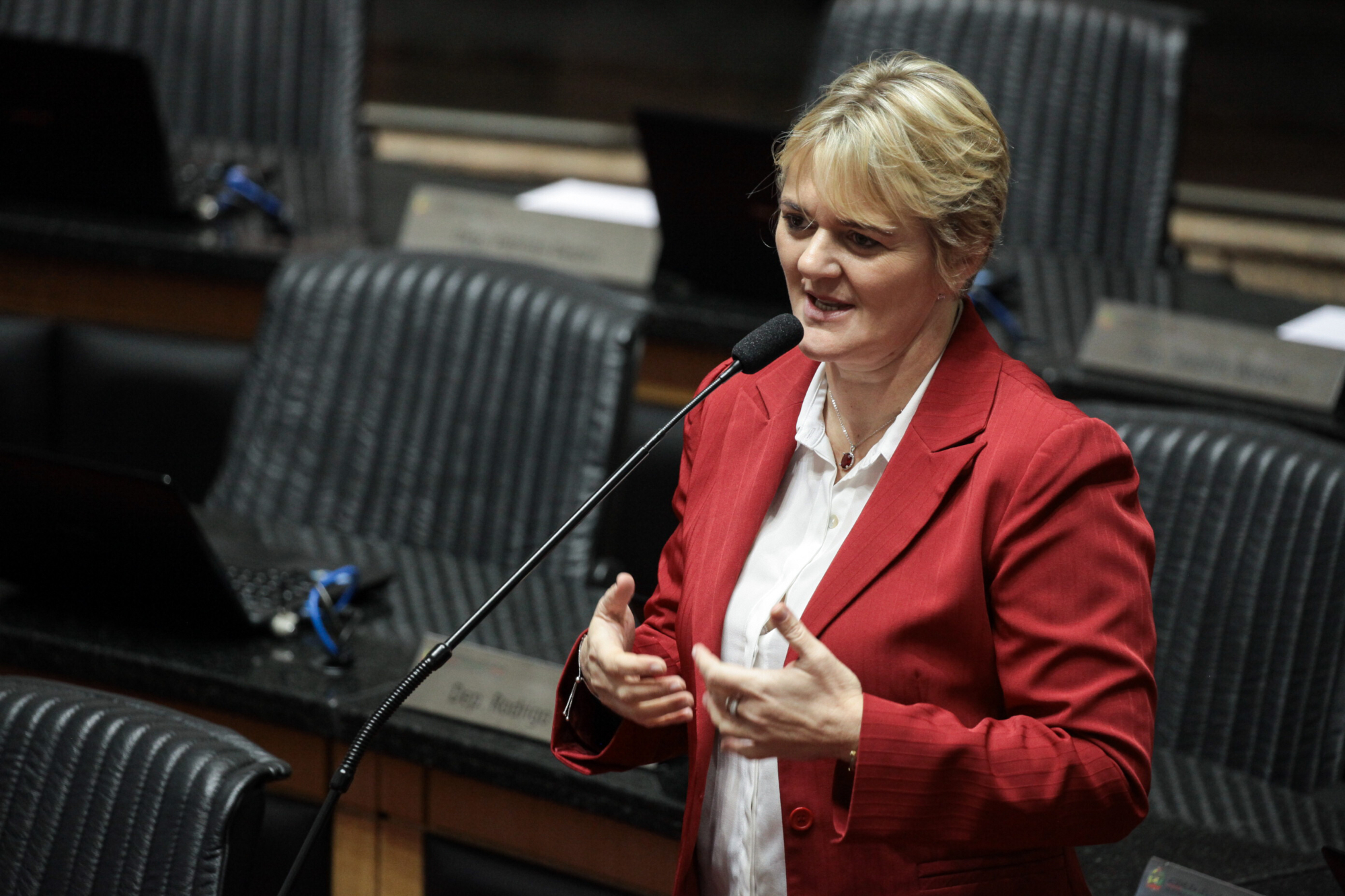 Luciane alerta que liminar do TRF sobre restrição a enfermeiros não é definitiva