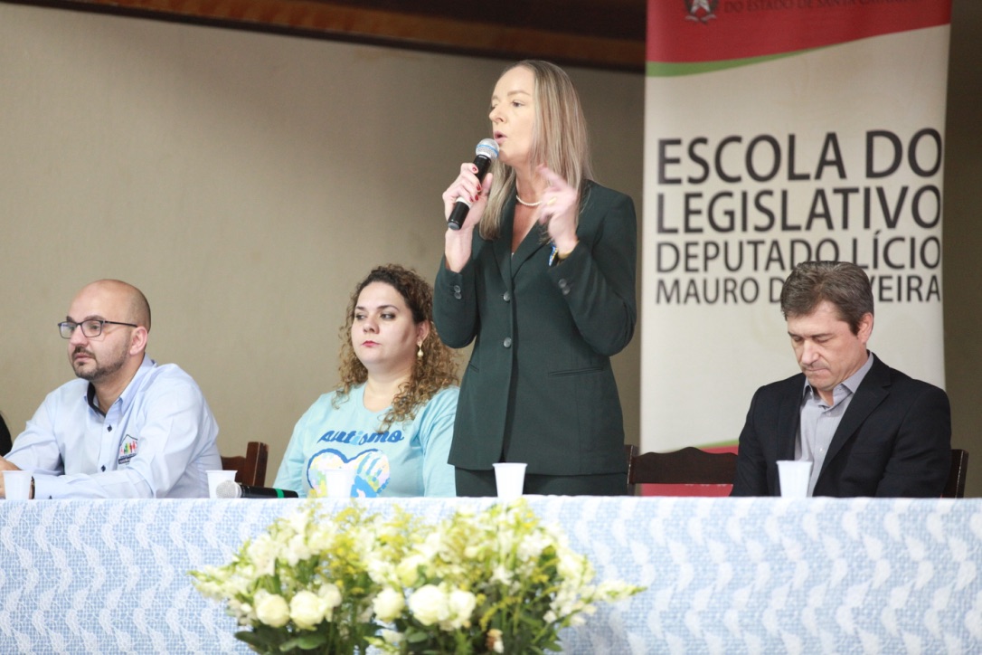Kátia Franzoi - Seminário sobre Autismo em Navegantes-SC