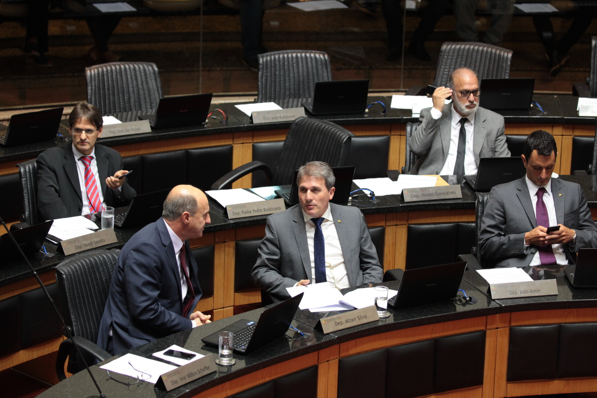 Aprovados PLs sobre Jasc e com mais critérios para datas comemorativas