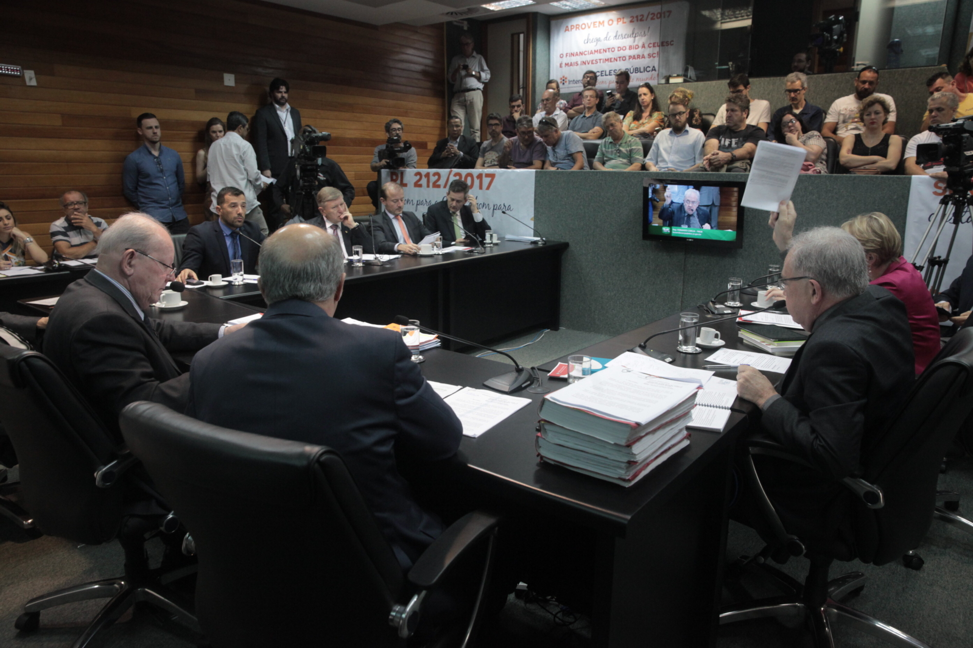 Governo apresenta orçamento de 2018 na Assembleia