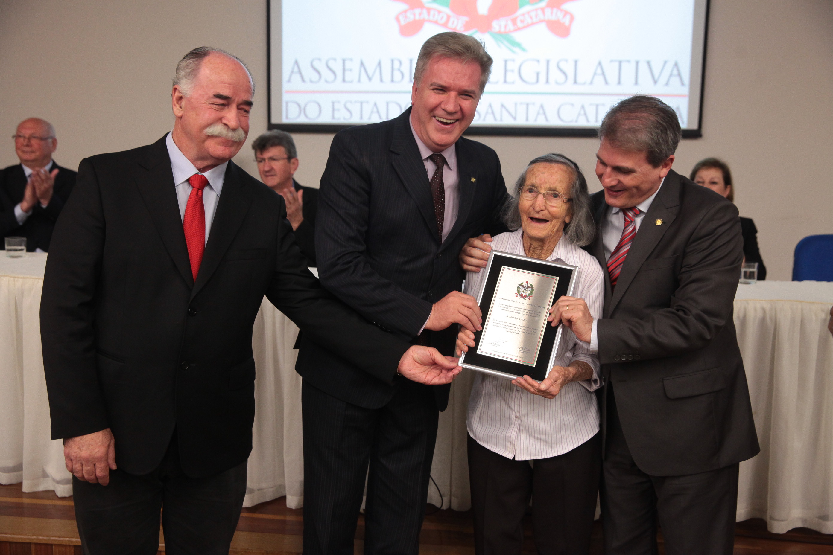 Sessão Solene em comemoração aos 70 anos de fundação do Hospital Nossa Senhora das Dores - Capinzal/SC.