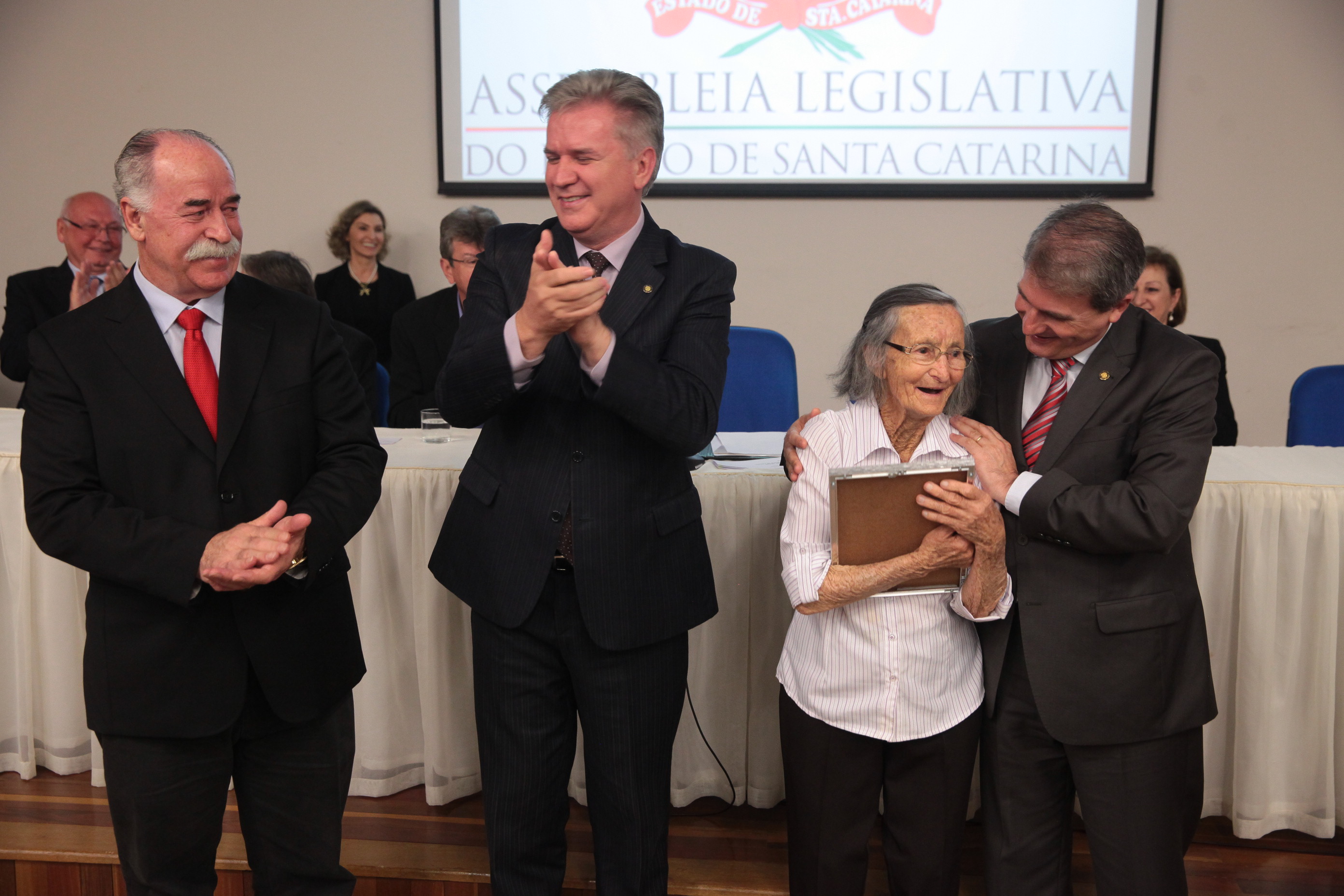 Sessão Solene em comemoração aos 70 anos de fundação do Hospital Nossa Senhora das Dores - Capinzal/SC.