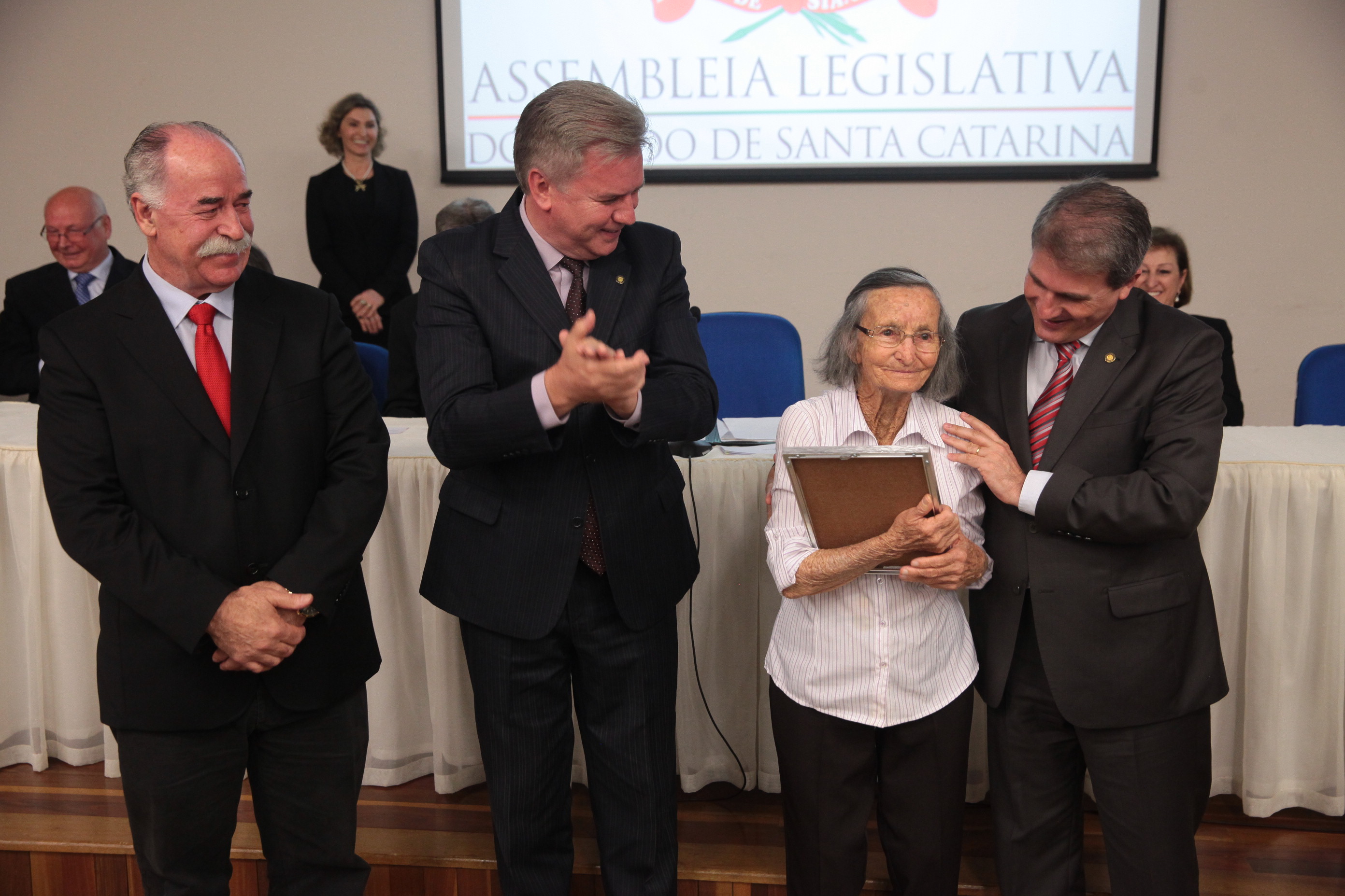 Sessão Solene em comemoração aos 70 anos de fundação do Hospital Nossa Senhora das Dores - Capinzal/SC.