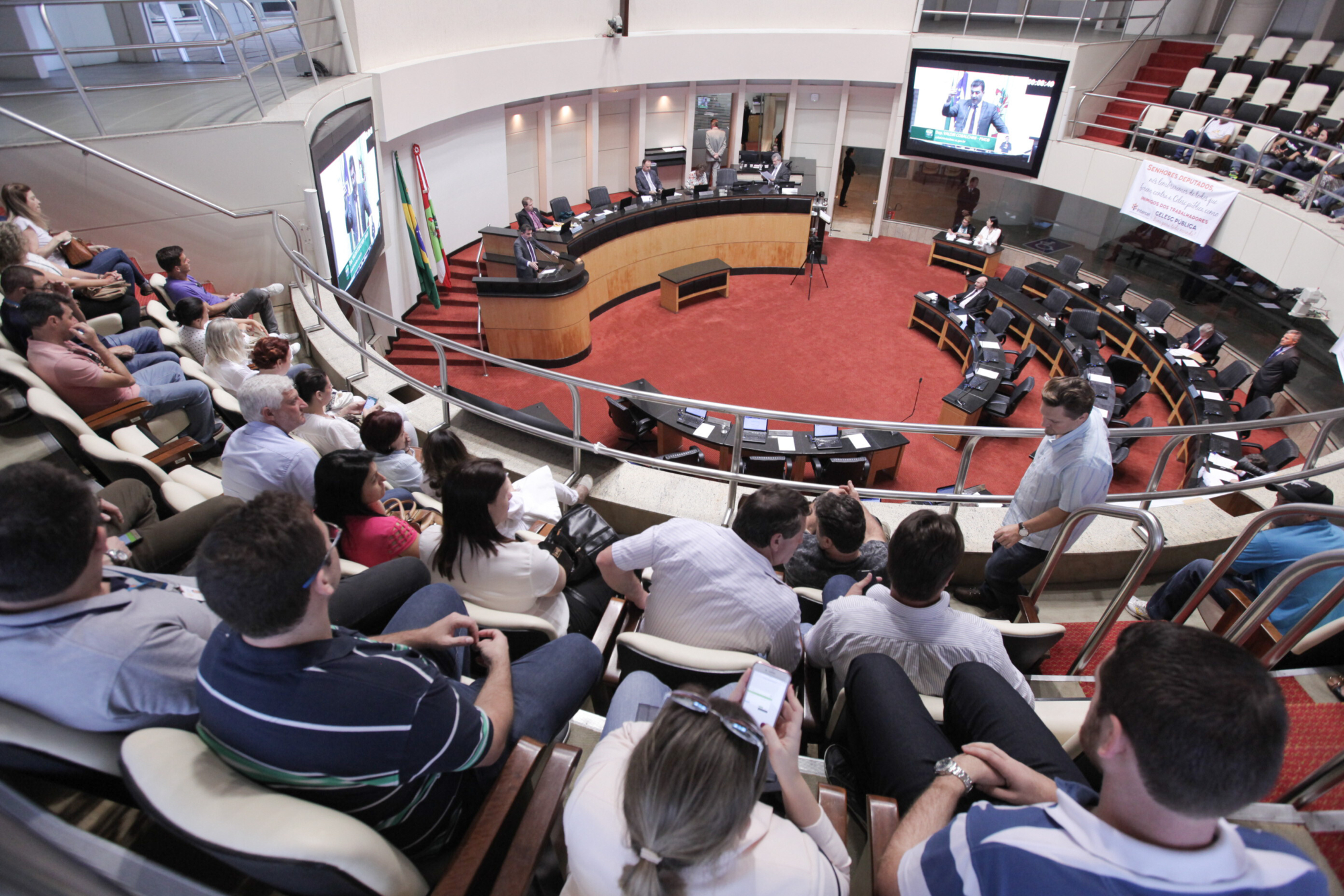 Deputados aprovam PL que garante empréstimo da Celesc com BID