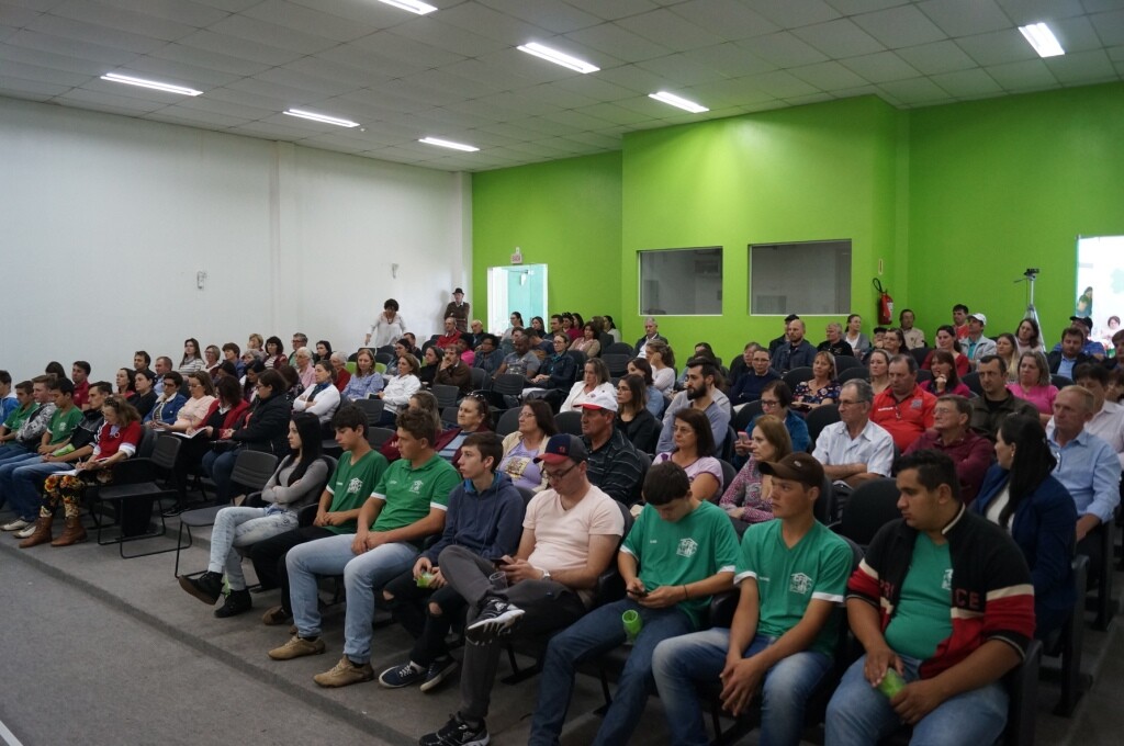 São Miguel do Oeste debate políticas e fomento à economia solidária