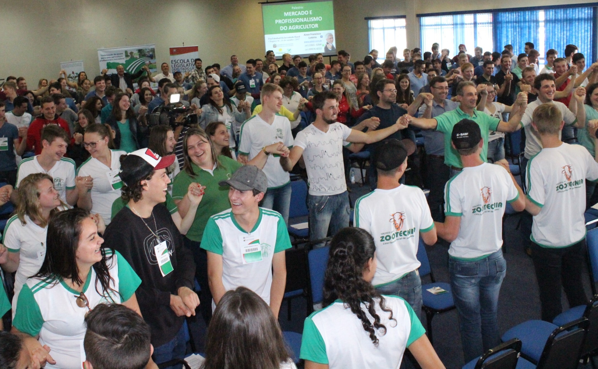 Cooperativismo: seminário em Chapecó reúne 250 jovens que vivem no campo