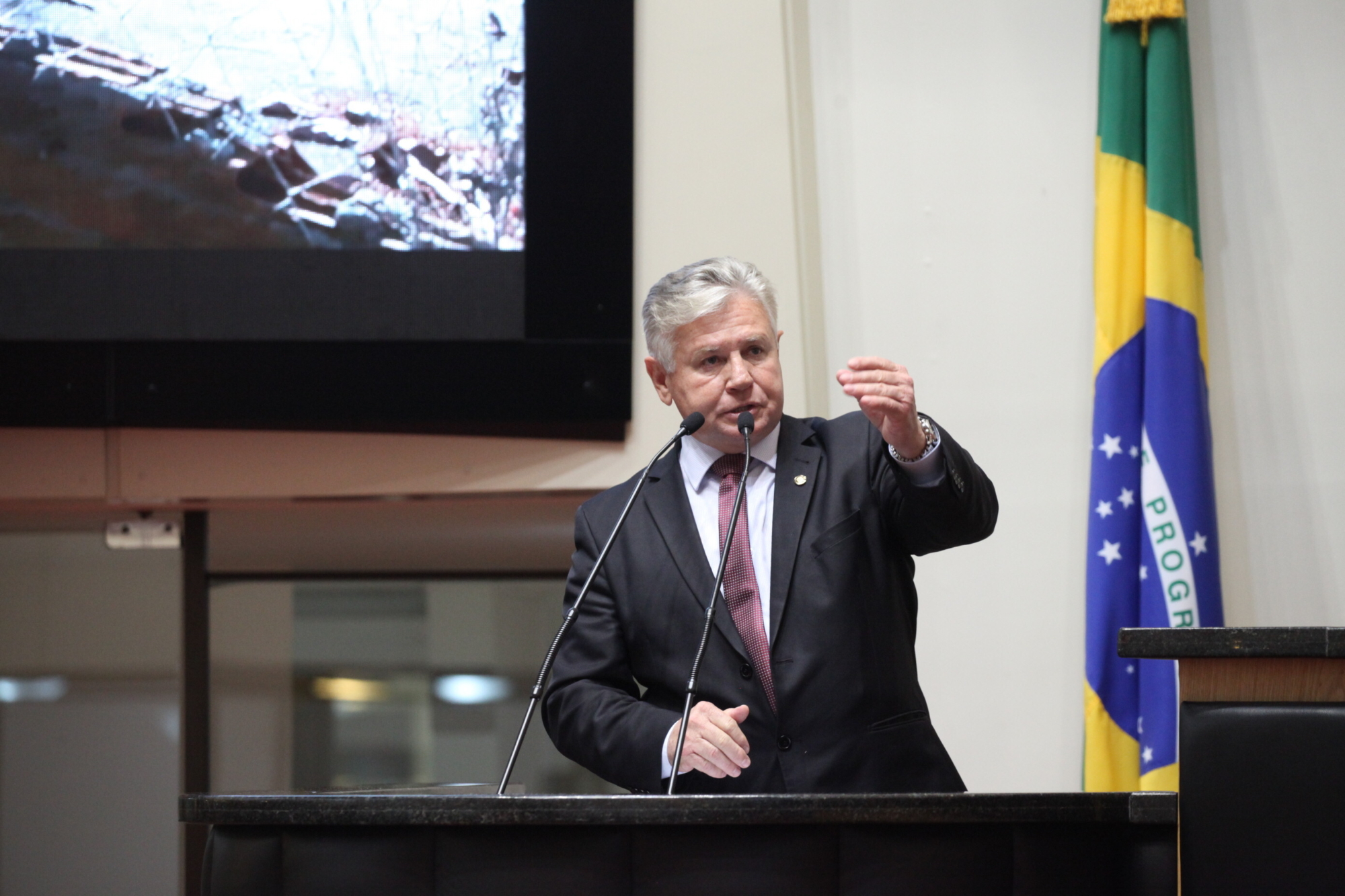 Berlanda denuncia situação de escola em Florianópolis e cobra ação da SES