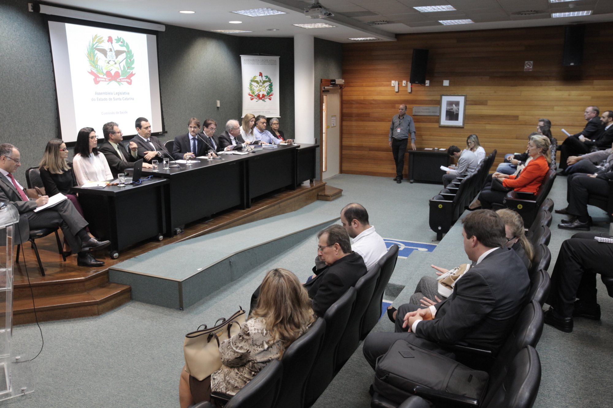 Audiência pública busca soluções para judicialização da saúde em SC