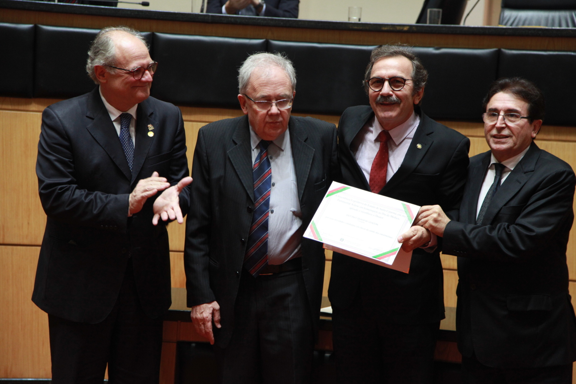 Ato solene celebra Dia do Médico