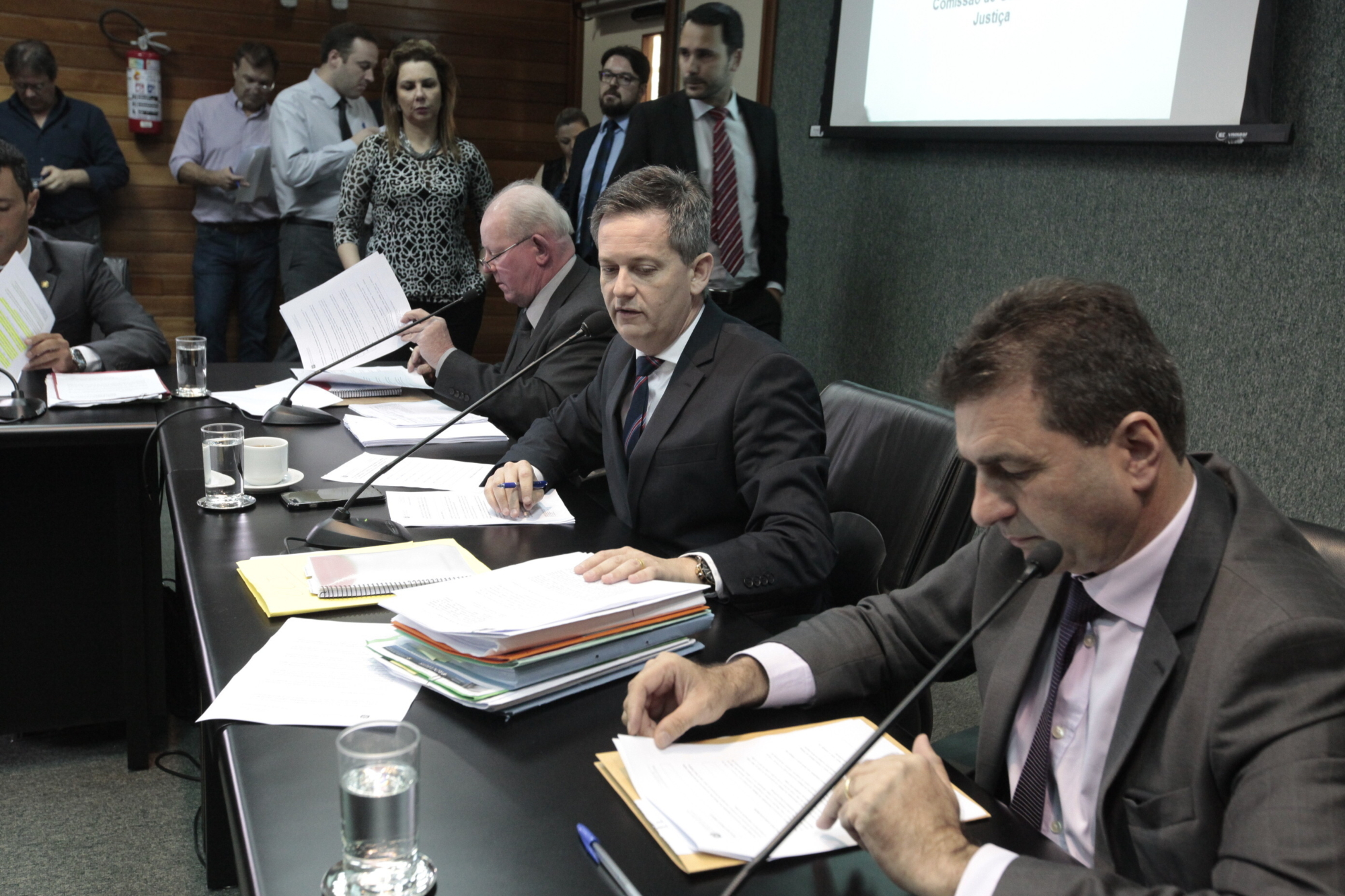 CCJ aprova projeto que altera legislações tributárias