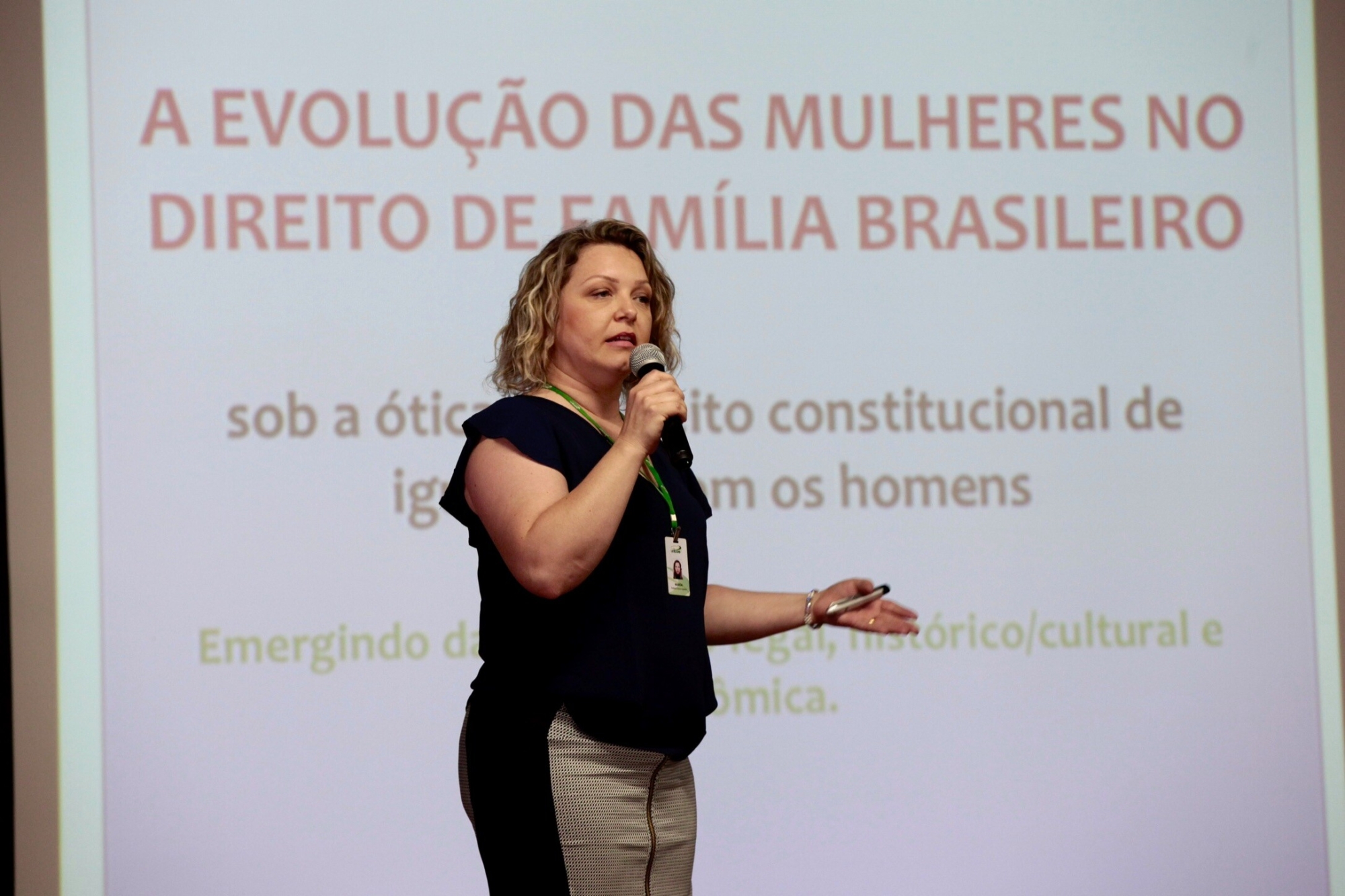 Seminário aborda os direitos das mulheres e o enfrentamento à violência