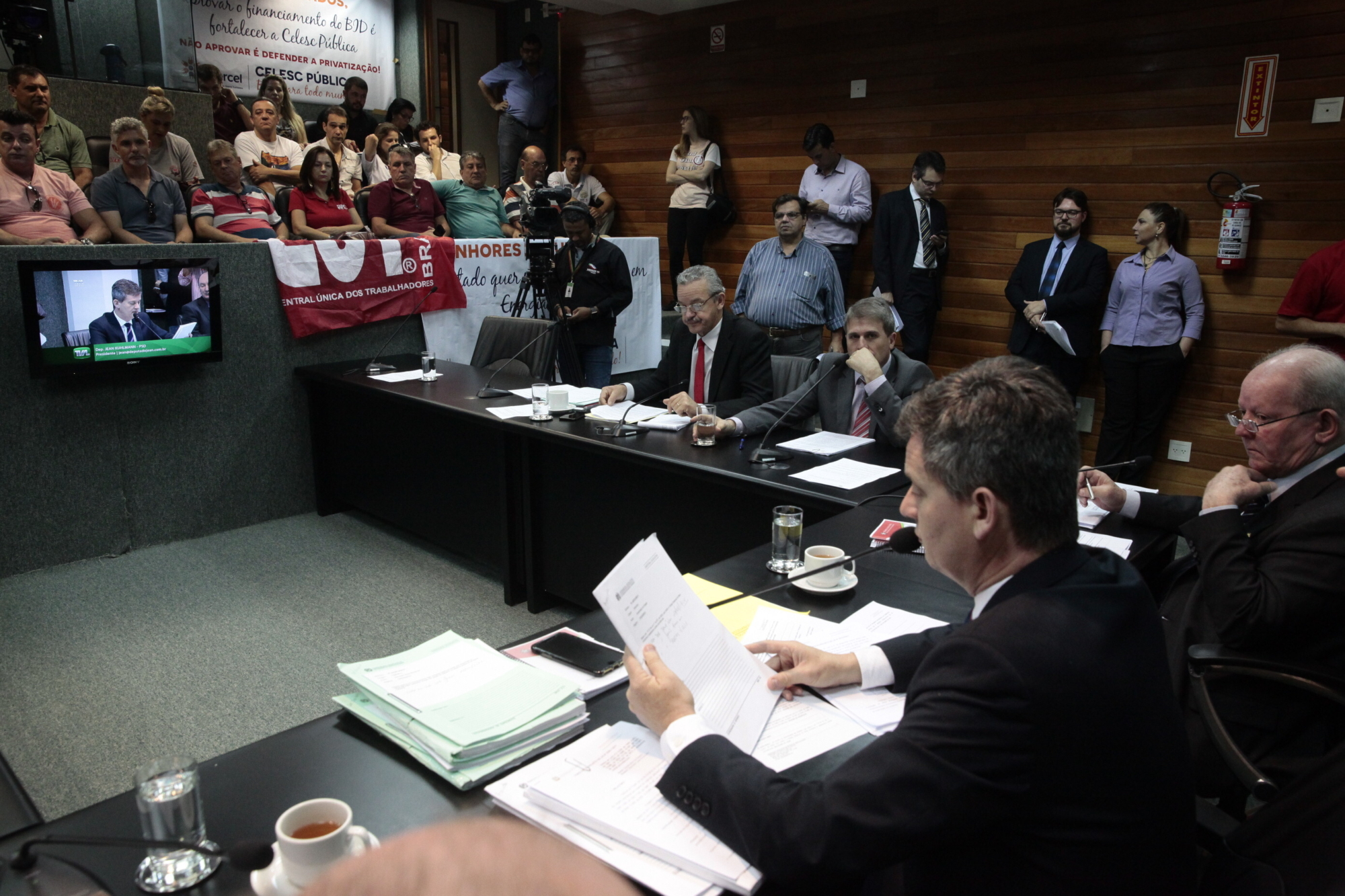 CCJ aprova regras para emendas impositivas no orçamento catarinense