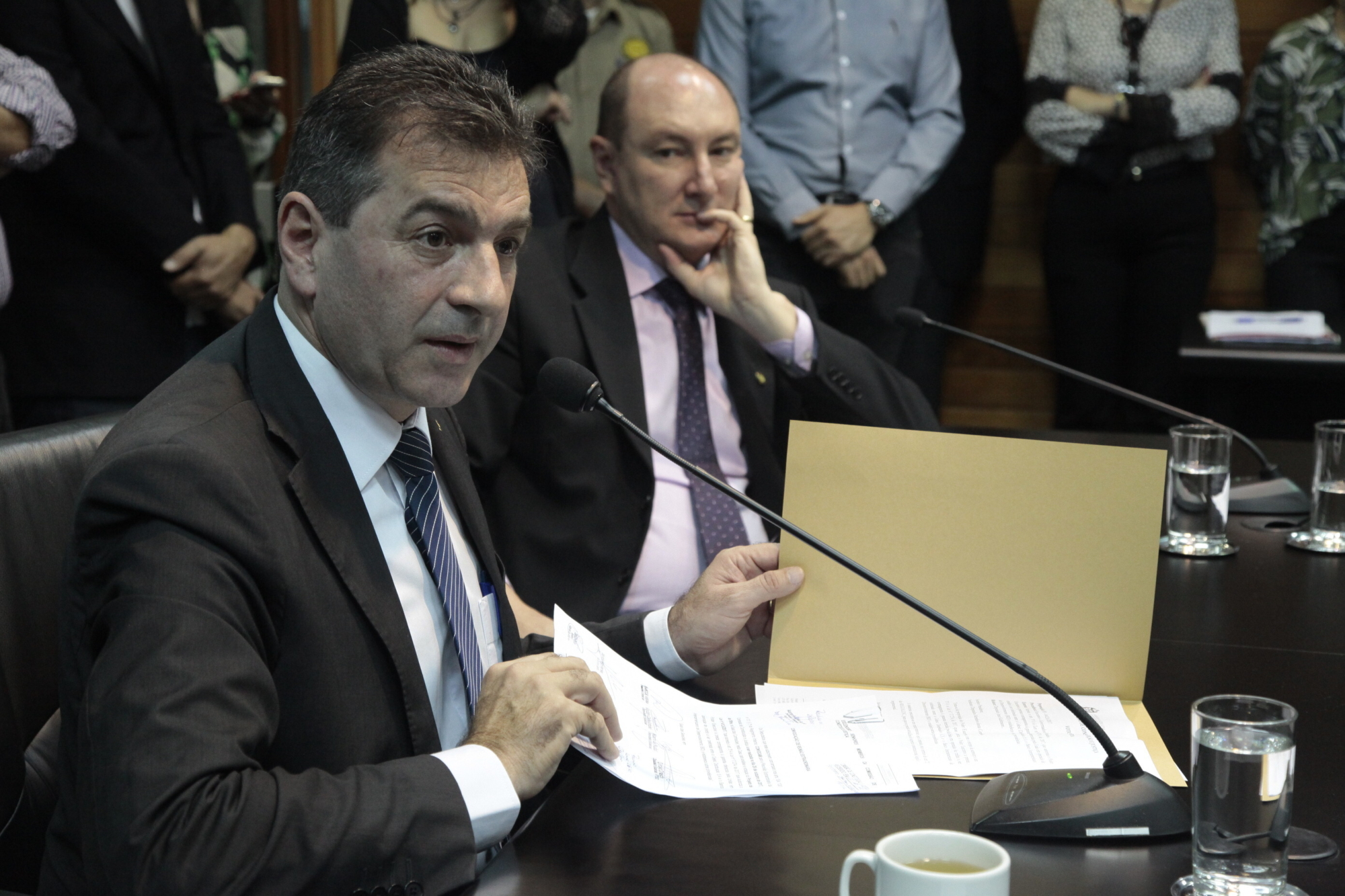 CCJ adia votação de projeto que altera lei sobre empréstimo à Celesc