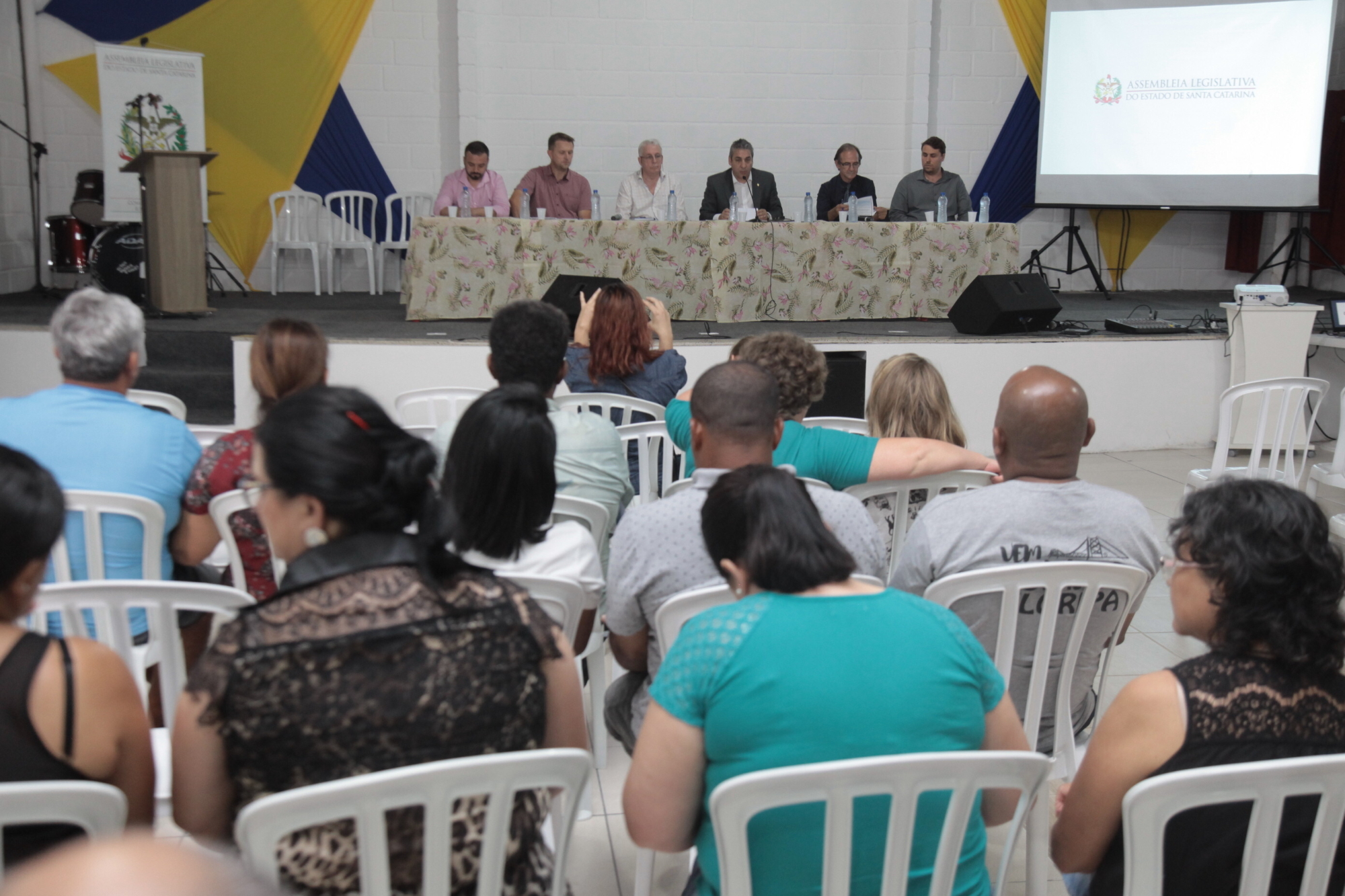 População cobra da Casan soluções para esgoto de Potecas/São José