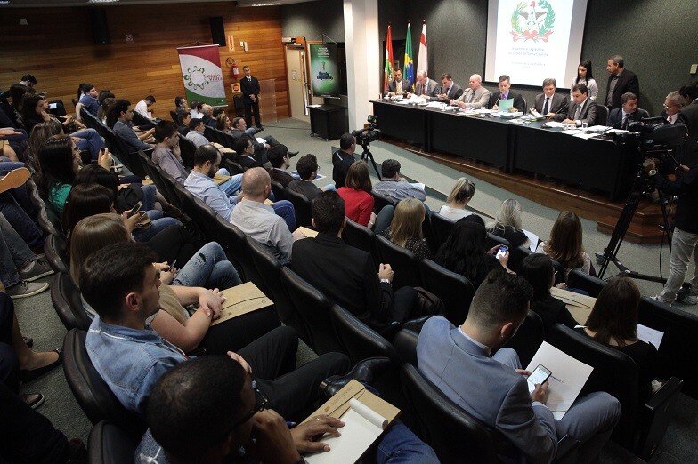 CCJ aprova PL sobre a adoção de práticas sustentáveis em prédios públicos